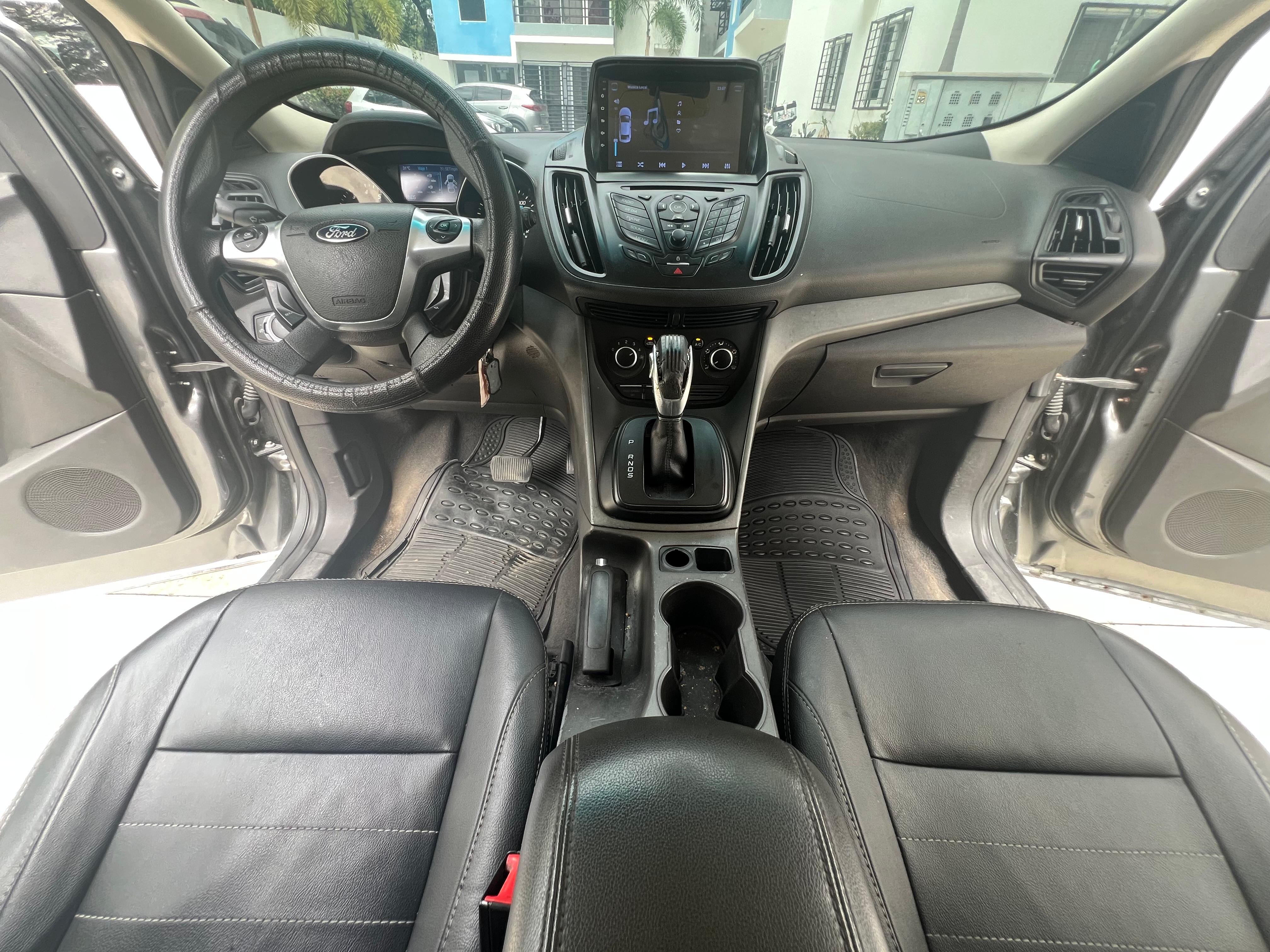 jeepetas y camionetas - Ford Escape a precio de oportunidad para vendedor. 4