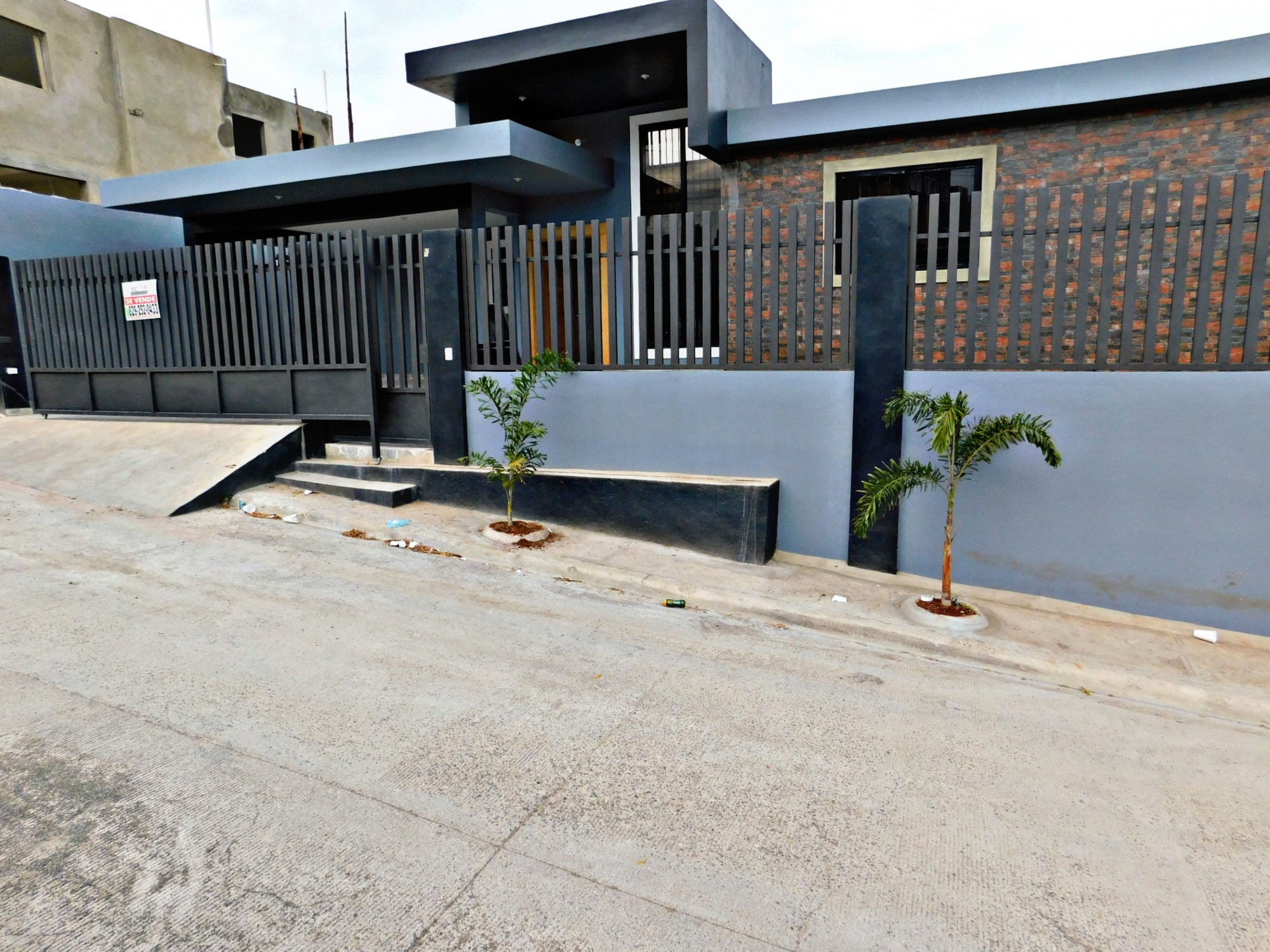 casas - A 3 minutos de las COLINAS VENDO CASA NUEVA,  MUCHO PATIO Y CUARTO DE SERVICIO 