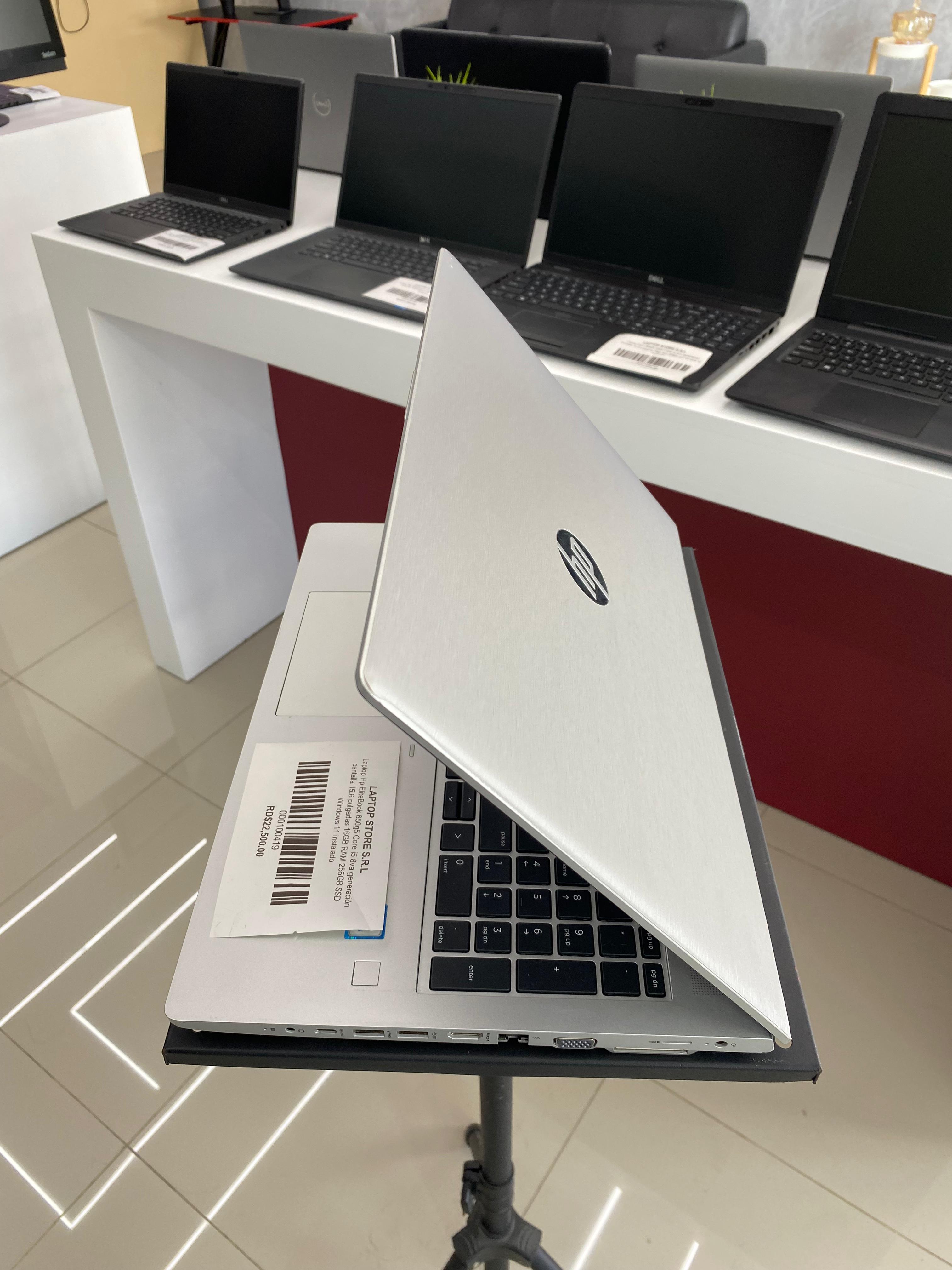 computadoras y laptops - Laptop HP Elitebook 15.6 pulgadas i5 8va Gen 168GB 1