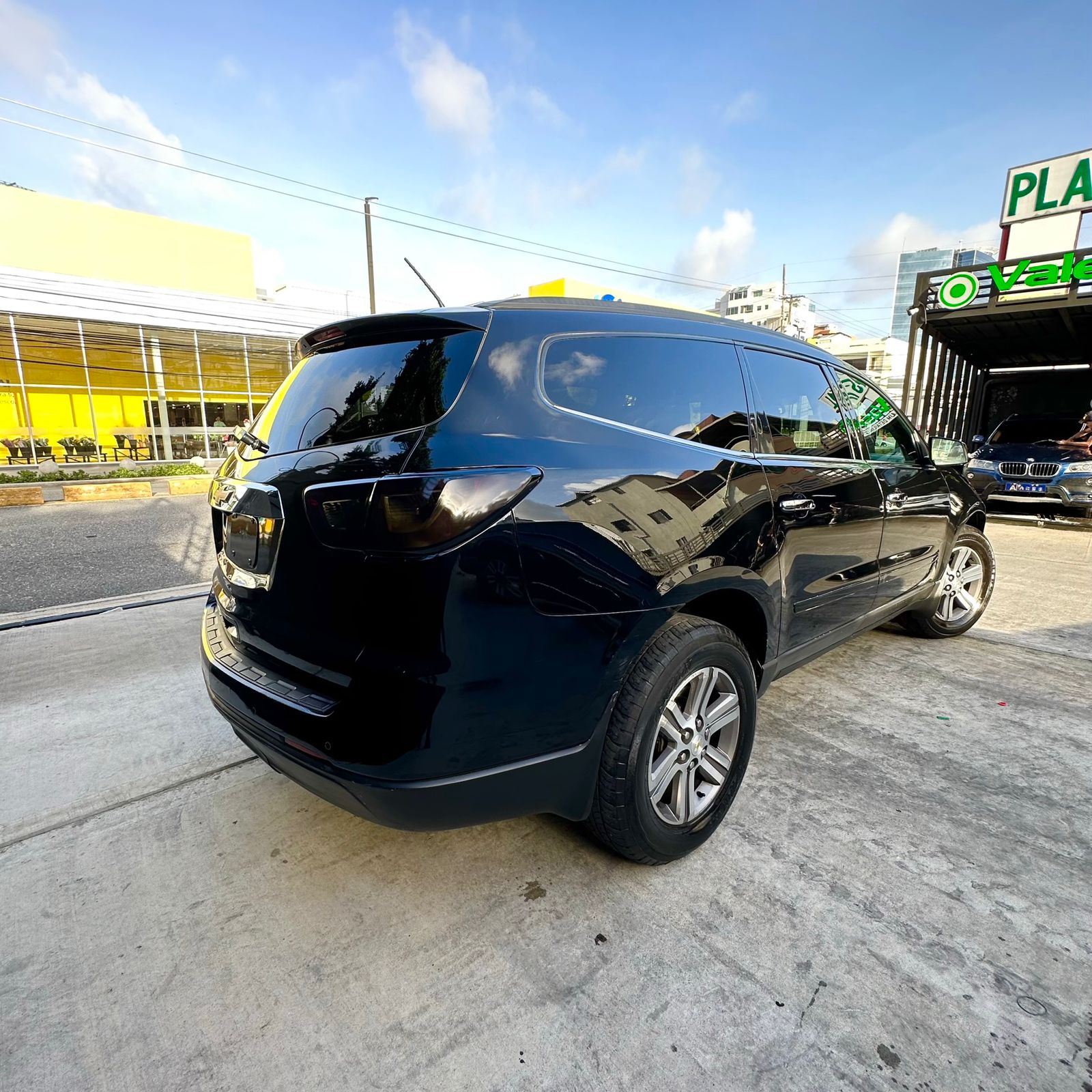 jeepetas y camionetas - CHEVROLET TRAVERS 2017 3
