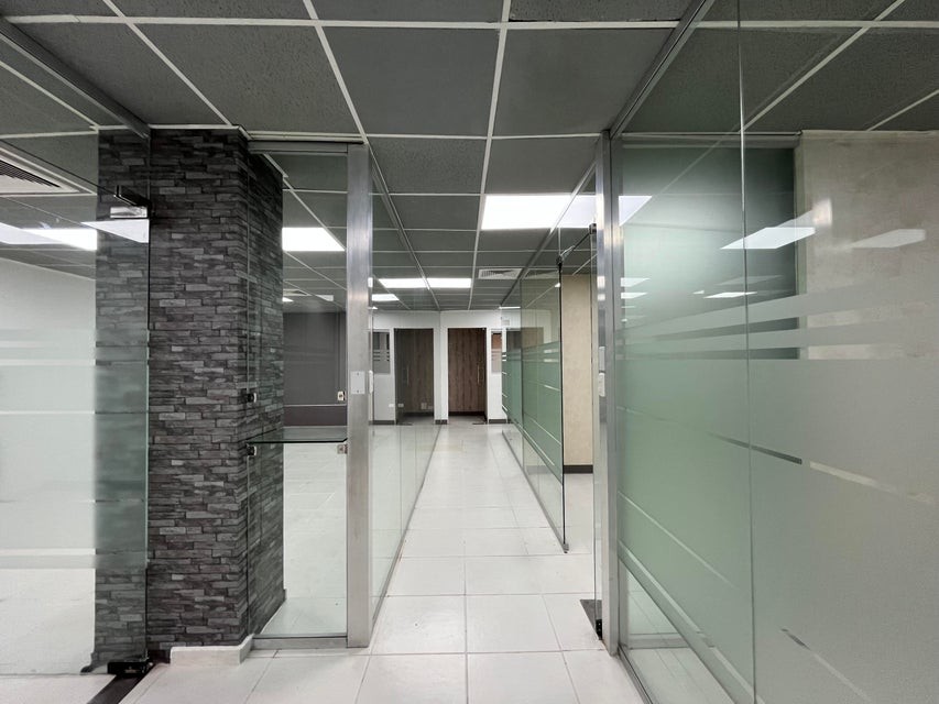 oficinas y locales comerciales - Local Comercial en Alquiler Evaristo Morales  3