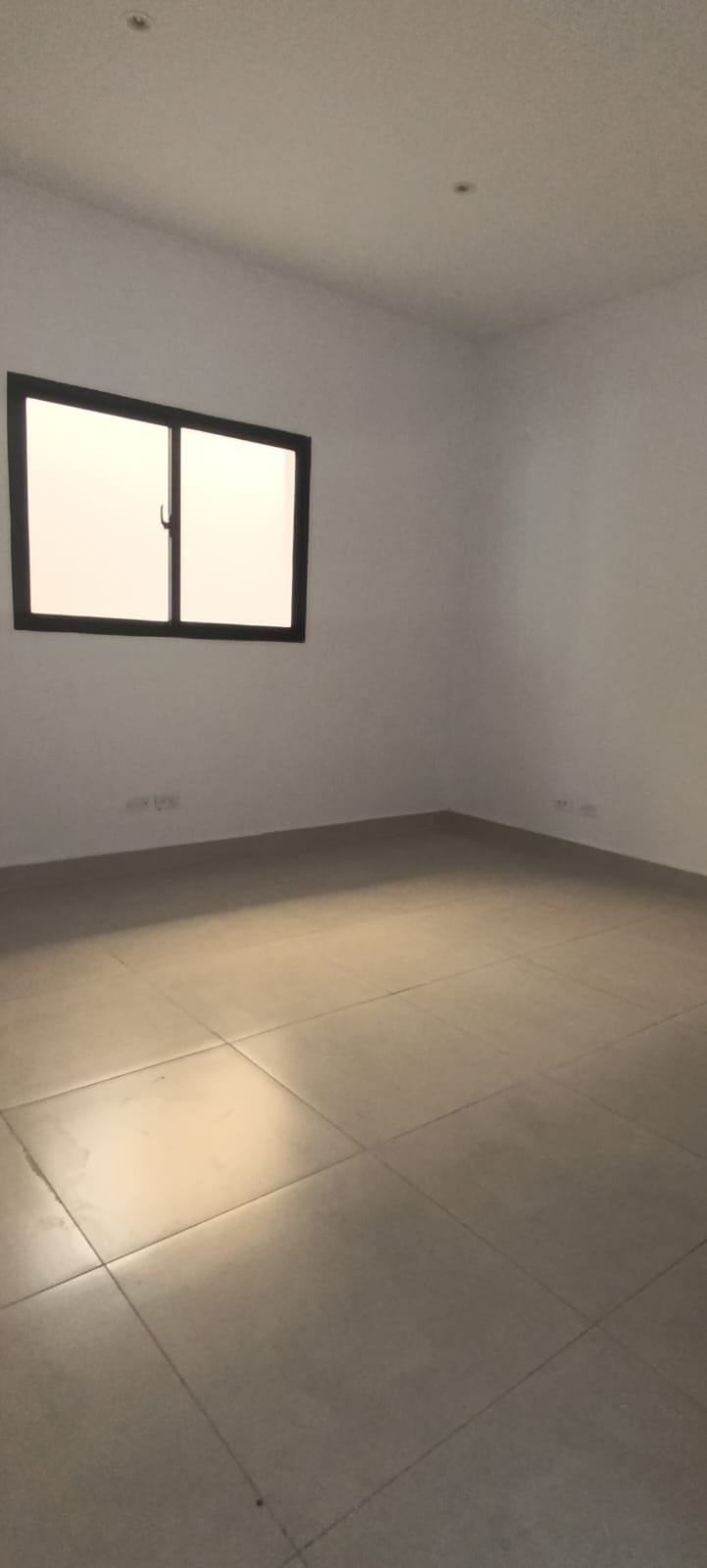 oficinas y locales comerciales - Local en primer nivel en La Julia 103m2 con Terraz 7