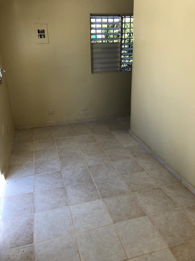 apartamentos - Se alquila apto. de una habitacion en segundo piso 5