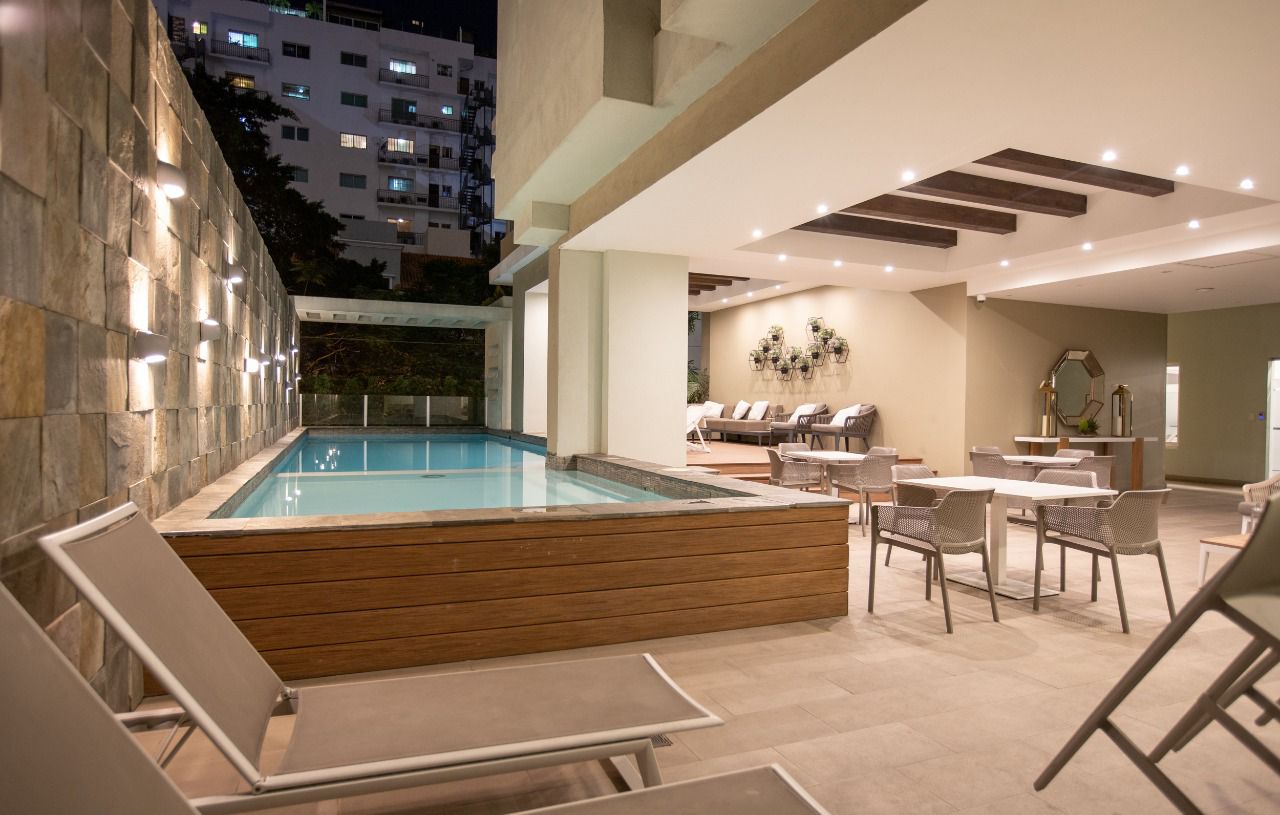 apartamentos - Alquilo apartamento de 140 m²  en Piantini 7