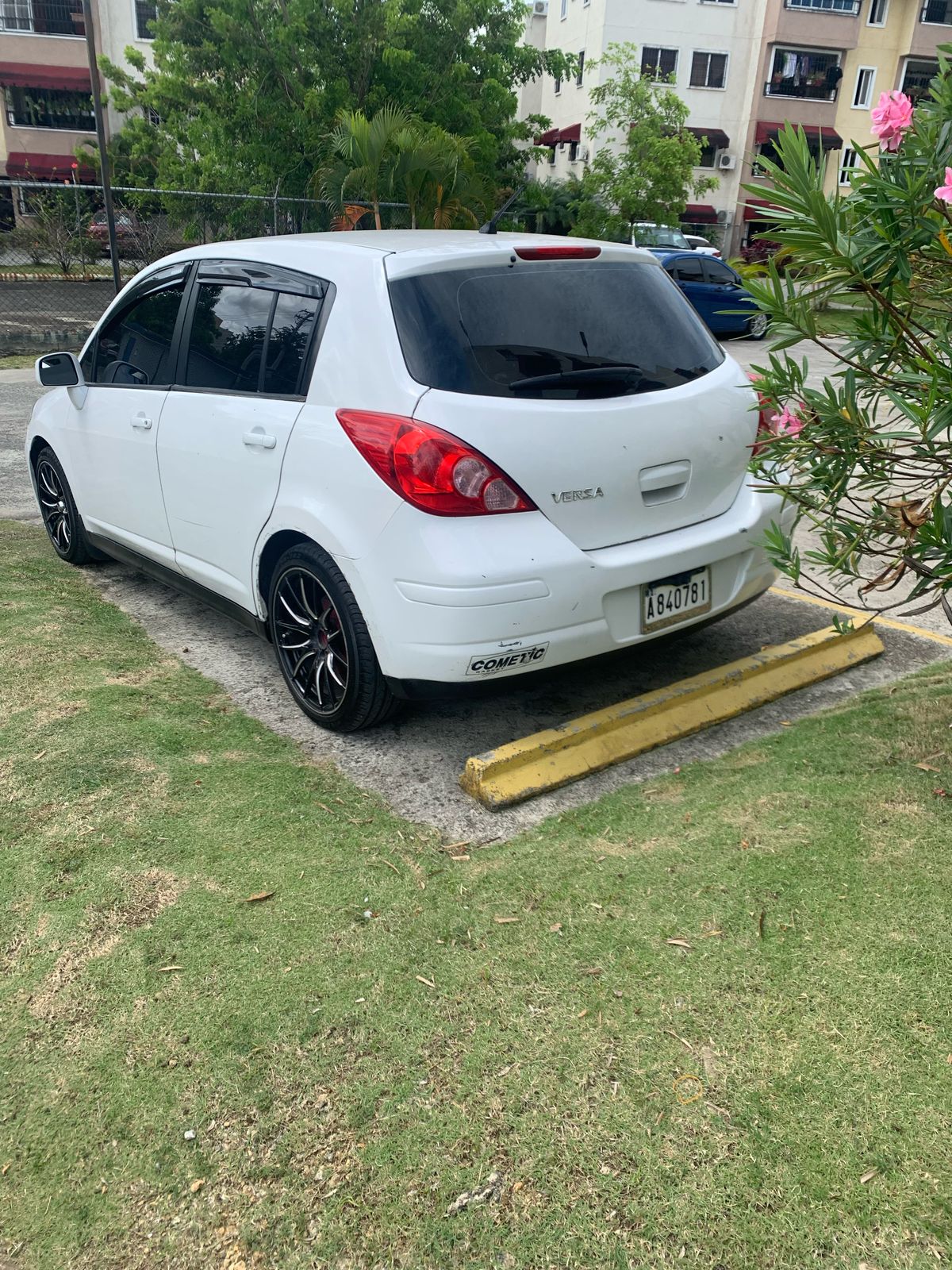 carros - Nissan Versa 12