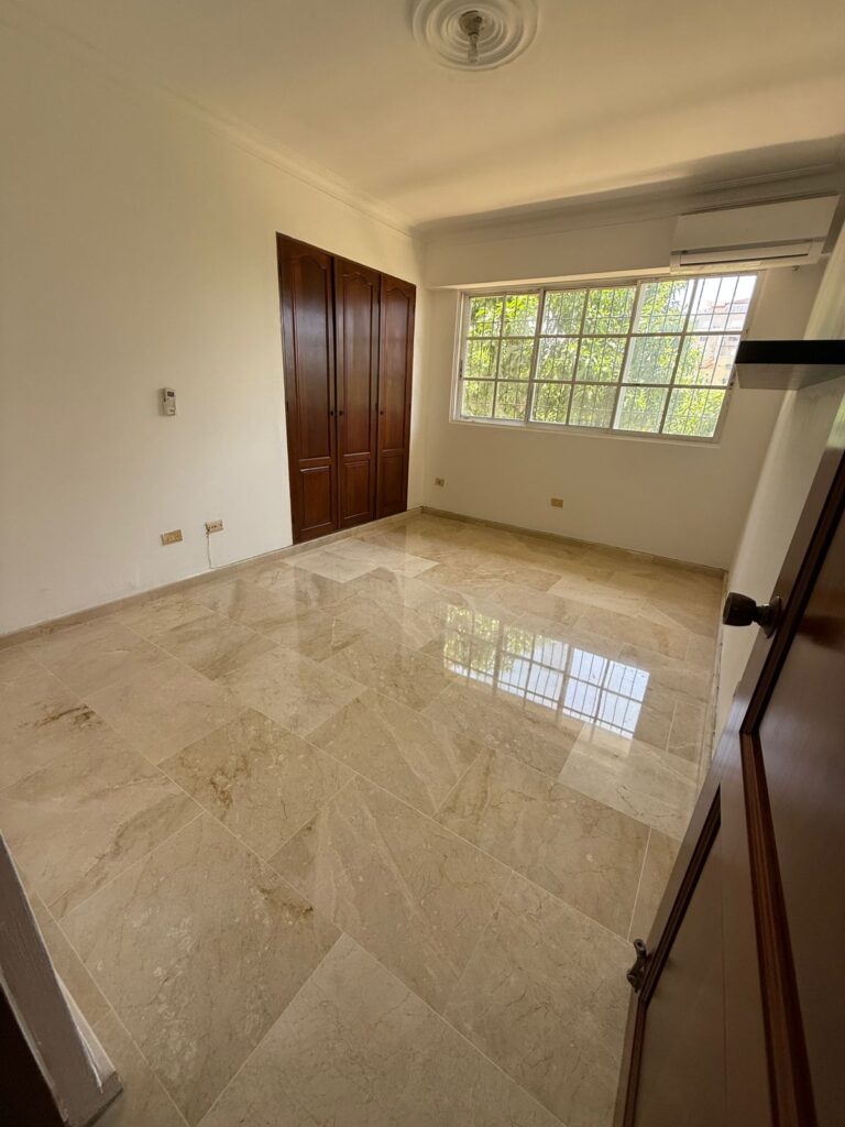 apartamentos - 2733- APTO. EN URB. REAL, STO. DGO.  4