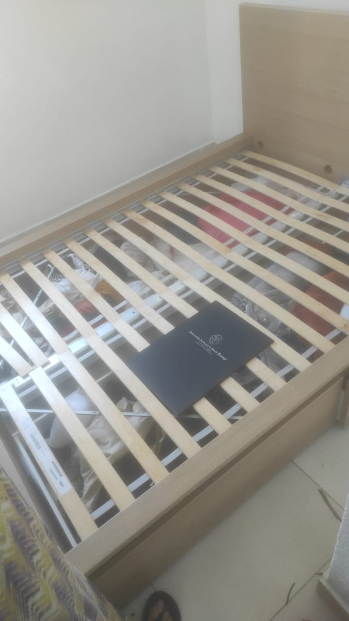 muebles y colchones - Cama malm 54' y 4 gavetas color roble + estante flotante GRATIS (NEGOCIABLE) 5