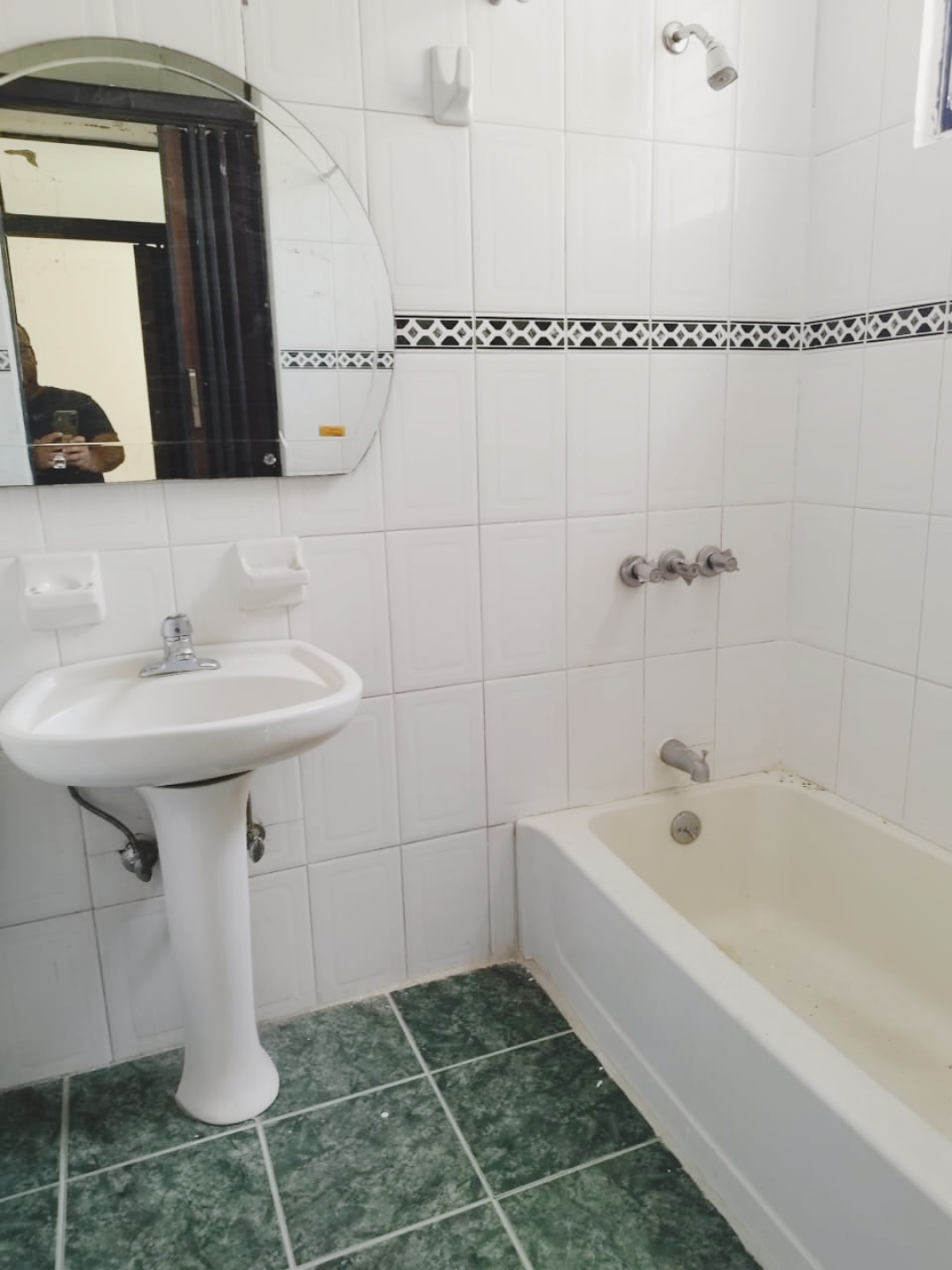 apartamentos - -De Oportunidad -Se Vende Apartamento en La Española  (primer nivel) de 140  mts 9