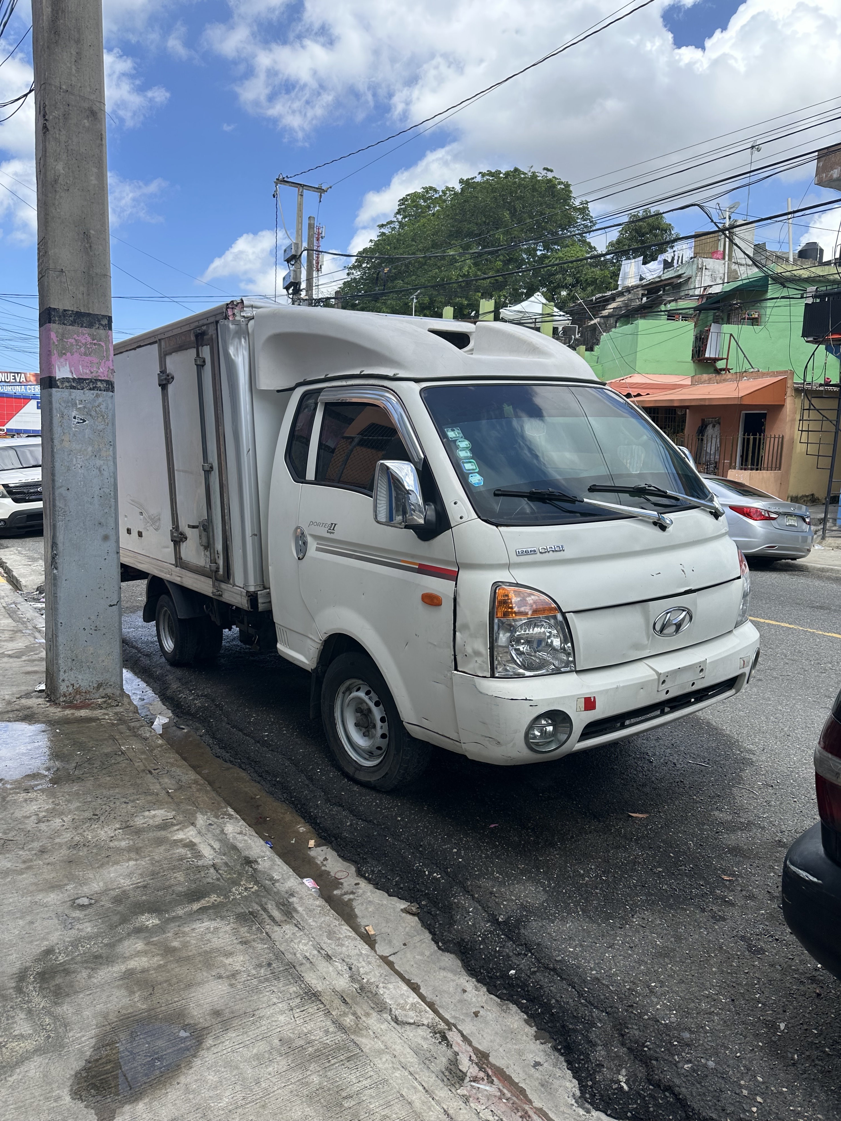 jeepetas y camionetas - vendo camión Hyundai H100 con pequeño fallo