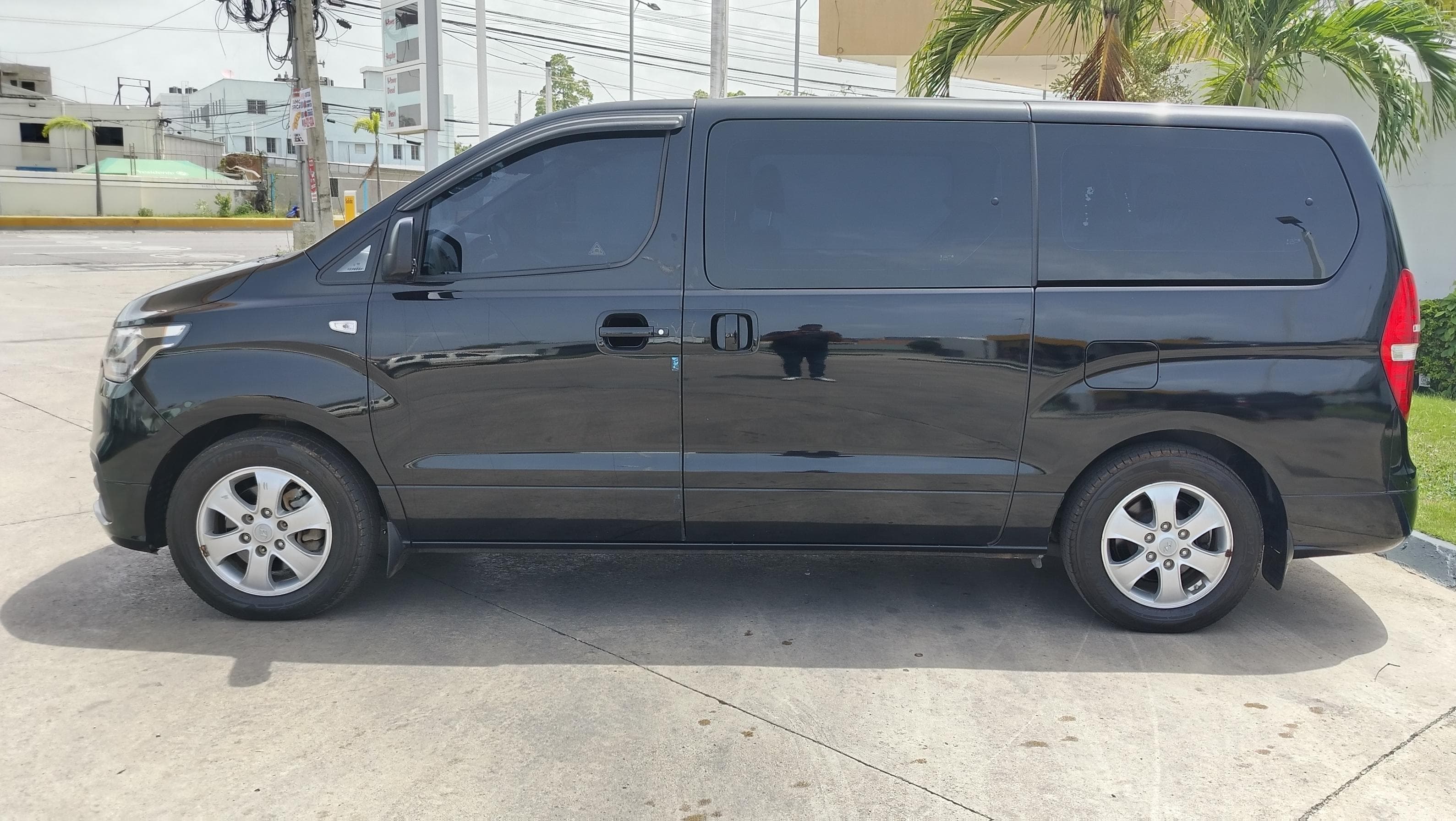 jeepetas y camionetas - Hyudai Grand Starex 2019 8