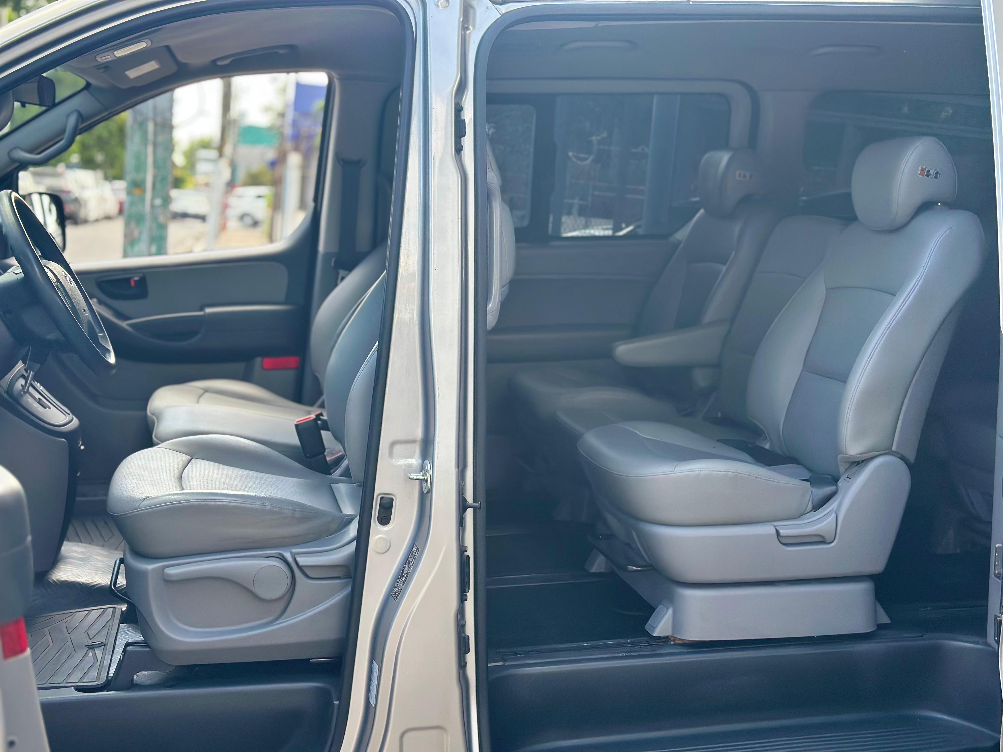 jeepetas y camionetas - 2021 HYUNDAI GRAND STAREX SIN LIMITACION 3