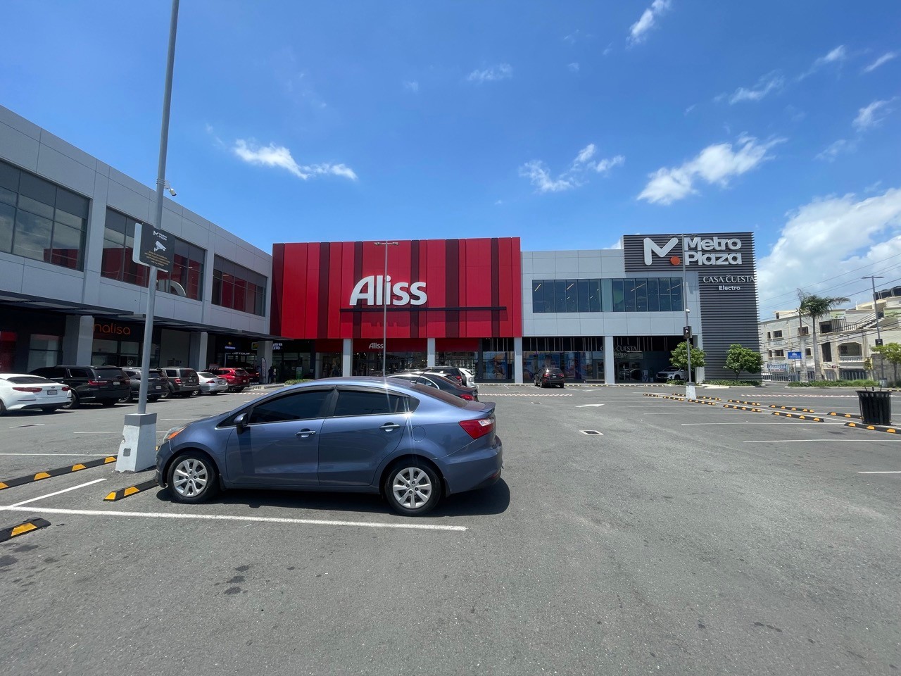 oficinas y locales comerciales - Locales Comerciales en metro Plaza San Isidro dese 138 metros  6