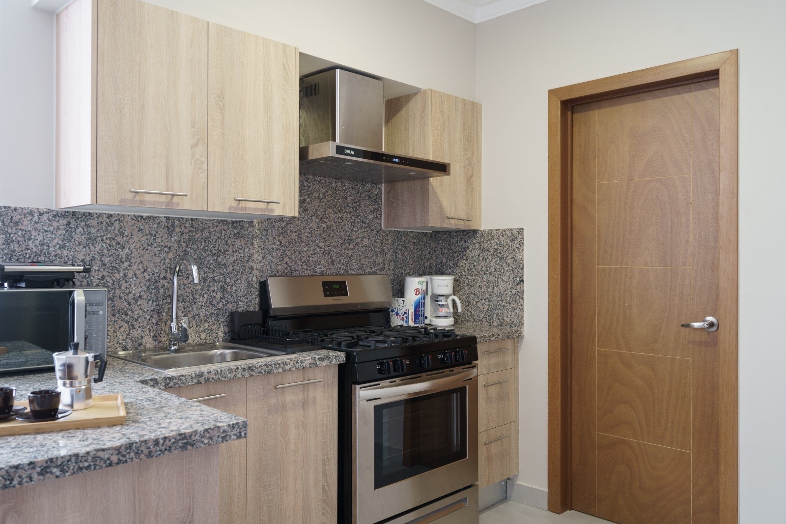 casas - 📍Evaristo Morales 📍

Se Alquila apartamento amueblado.

1 Habitación  3