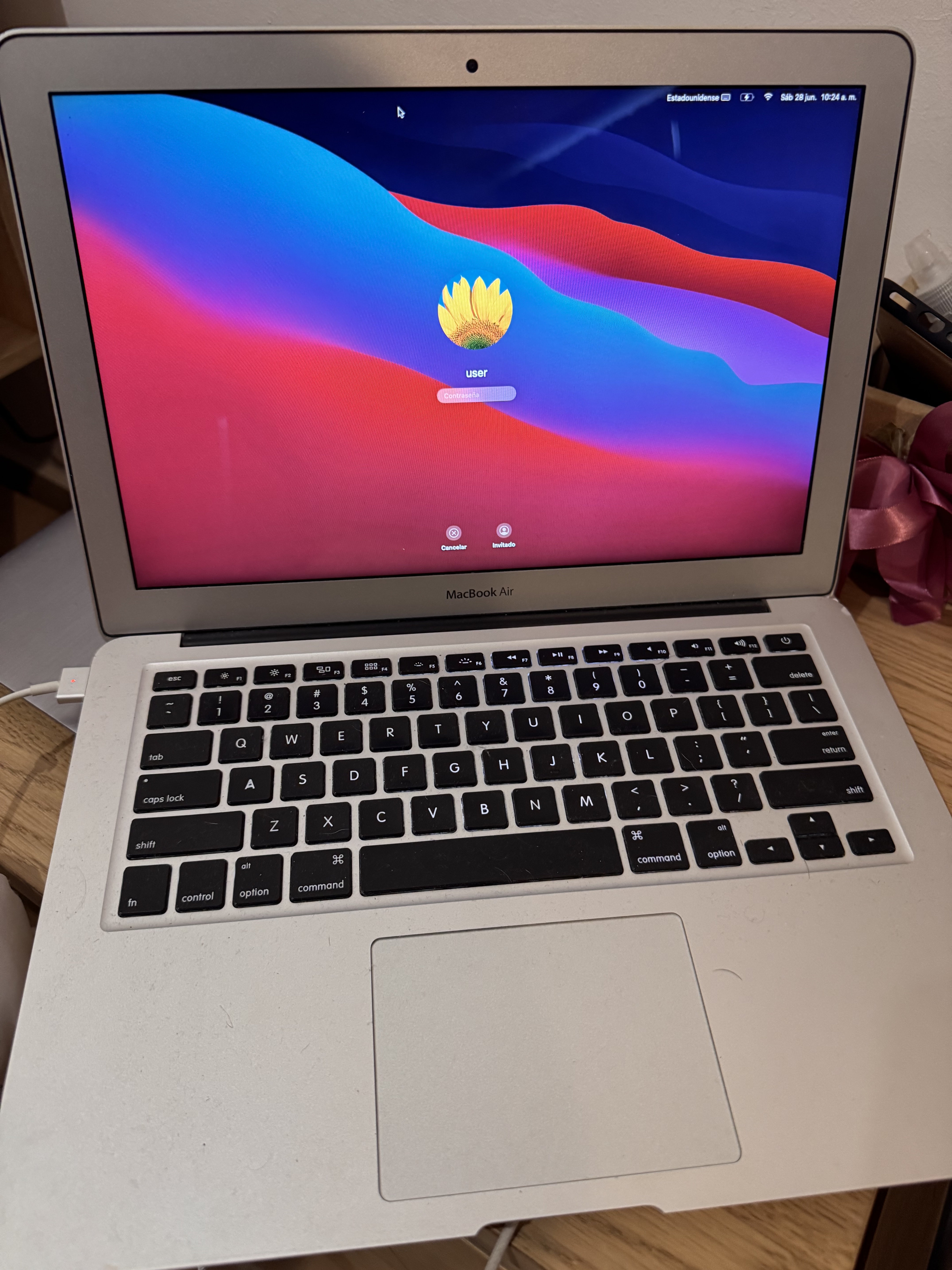 computadoras y laptops - MacBook Air 2013 negociable  1