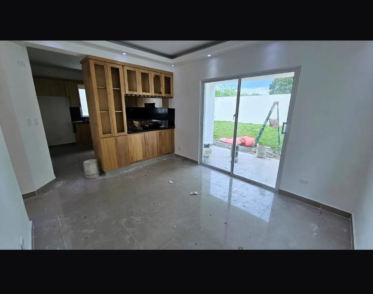 casas - av república de Colombia esquina autopista duarte 
casa 2 niveles  4