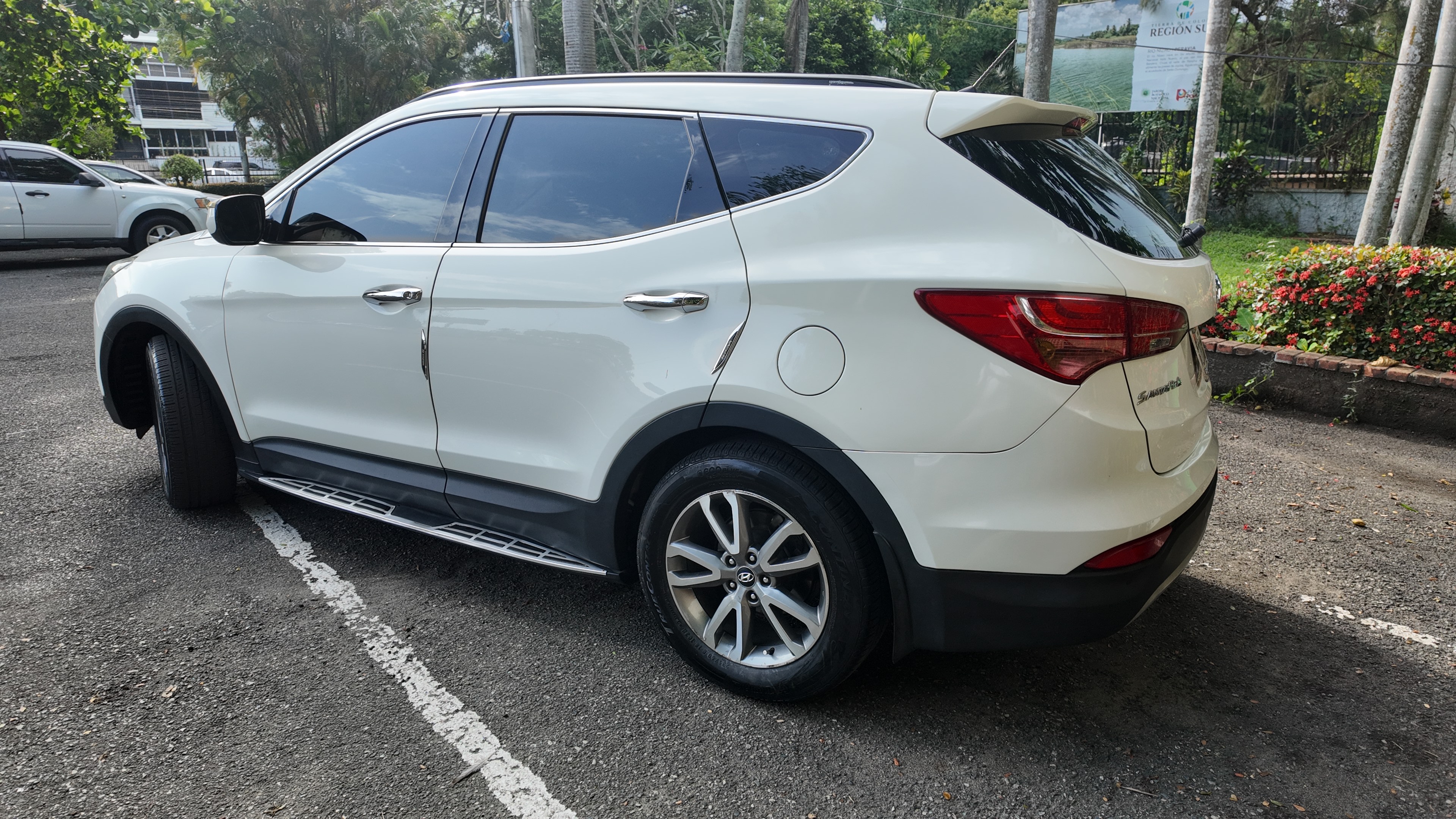 jeepetas y camionetas - Hyundai Santa Fe 2013 – En excelente estado 5