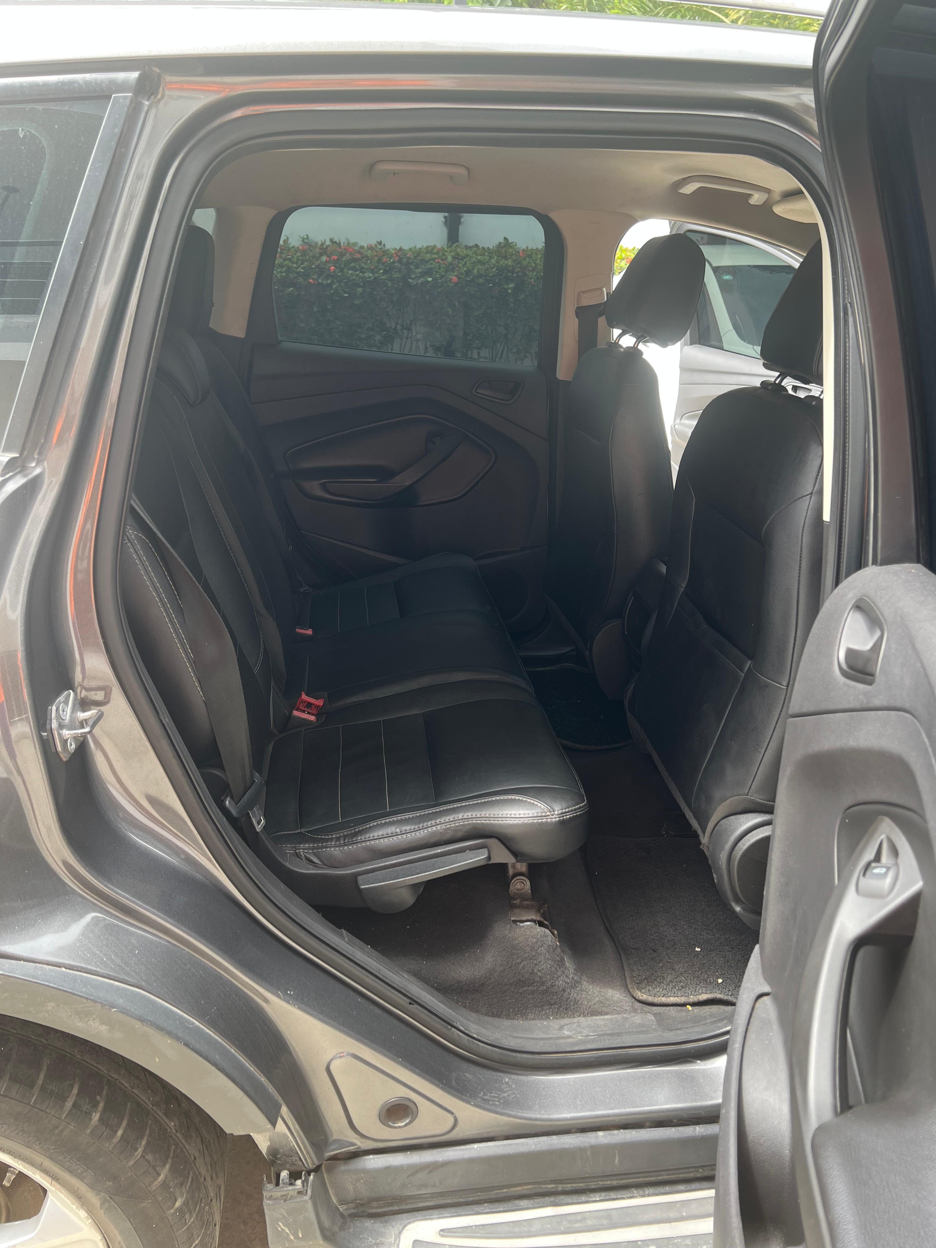 jeepetas y camionetas - Ford Escape a precio de oportunidad para vendedor. 5