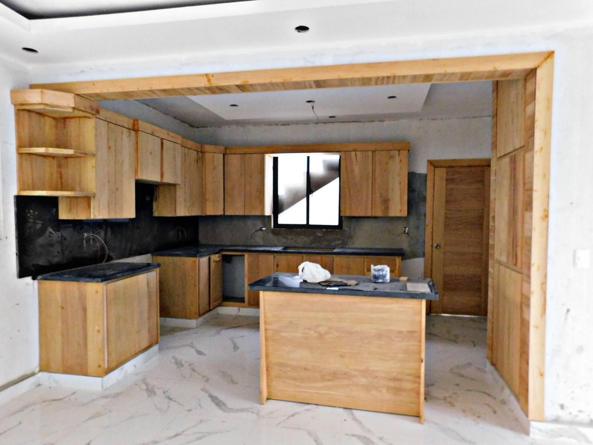 casas - A 3 minutos de las COLINAS VENDO CASA NUEVA,  MUCHO PATIO Y CUARTO DE SERVICIO  1