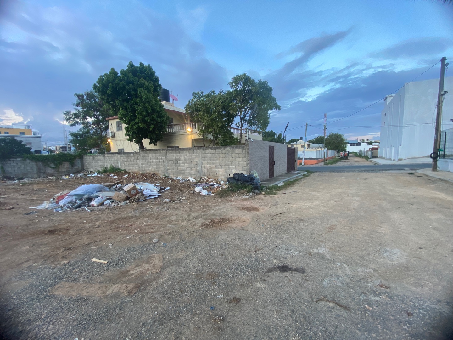 solares y terrenos - Venta Solar de 300mts, ubicado al lado de la Av. Ecologíca, Res. Regina.   1
