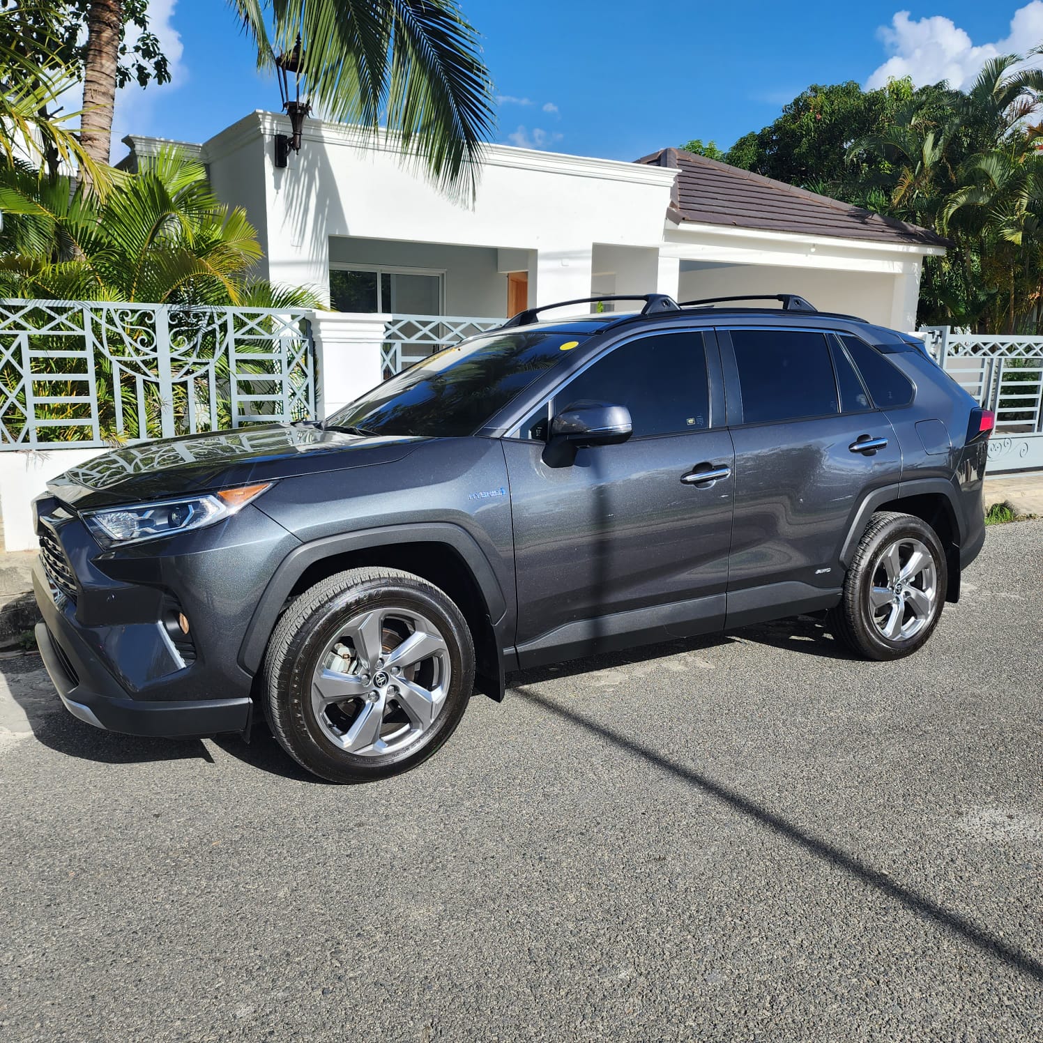 jeepetas y camionetas - 2021 TOYOTA RAV4 HIBRIDA LIMITADA