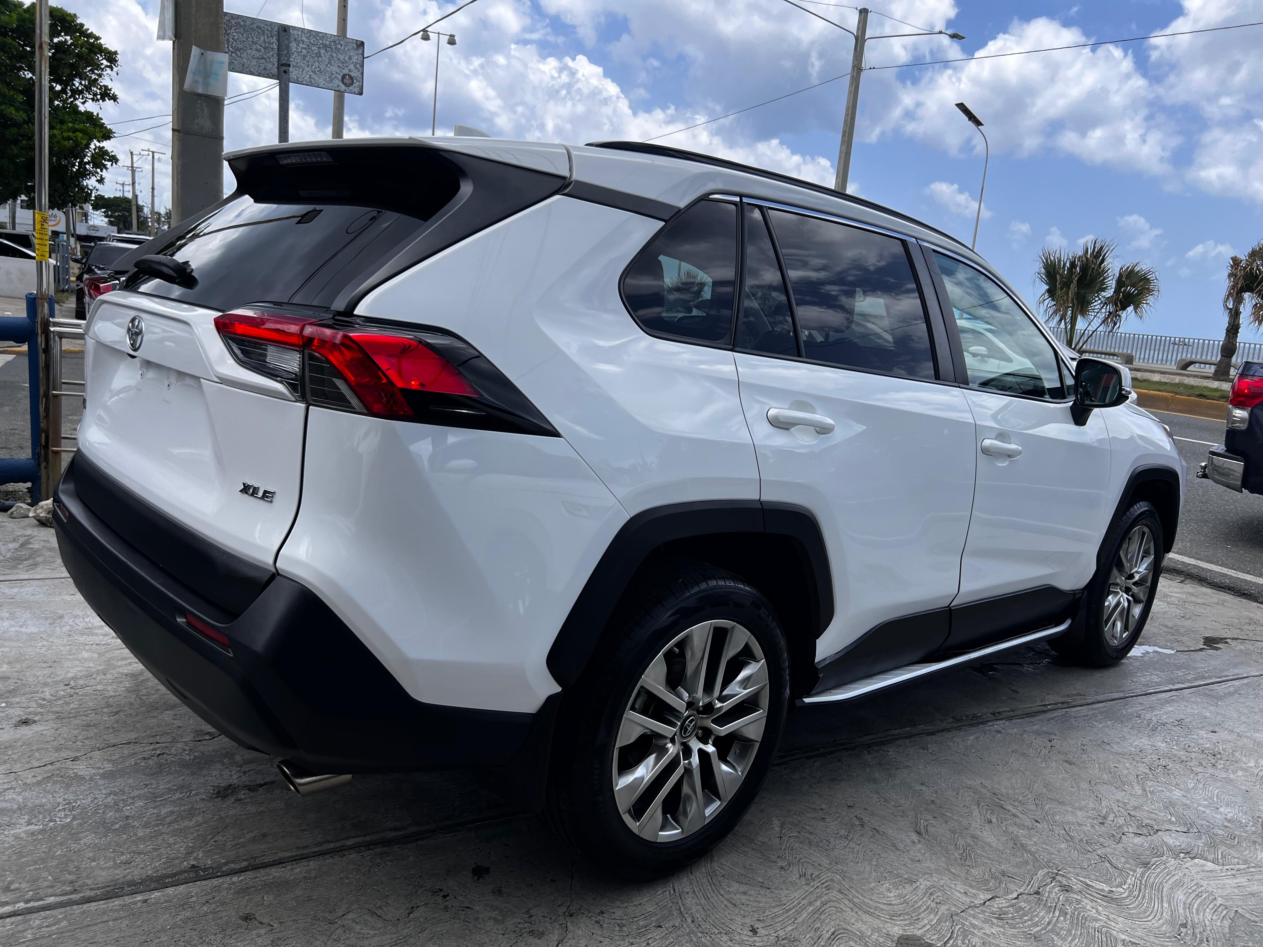 jeepetas y camionetas - Toyota RAV4 XLE Premium 2019 3