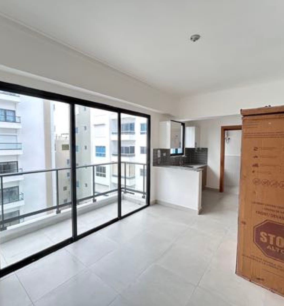 apartamentos - Vendo serralles piso 10 una hab 1.5 baños parqueo  0