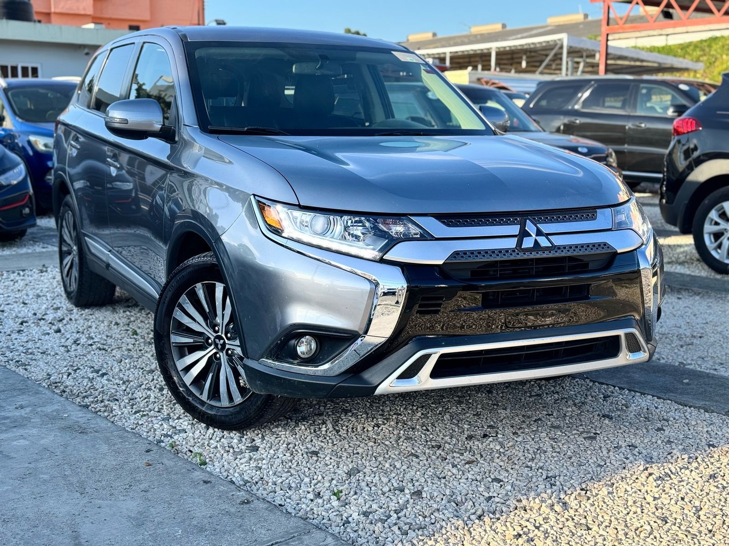 accesorios para vehiculos - Mitsubishi Outlander SE 4WD 2020
