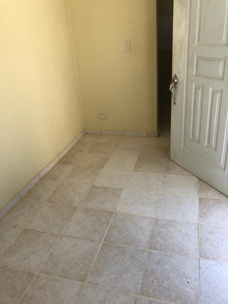 apartamentos - Se alquila apto. de una habitacion en segundo piso 6