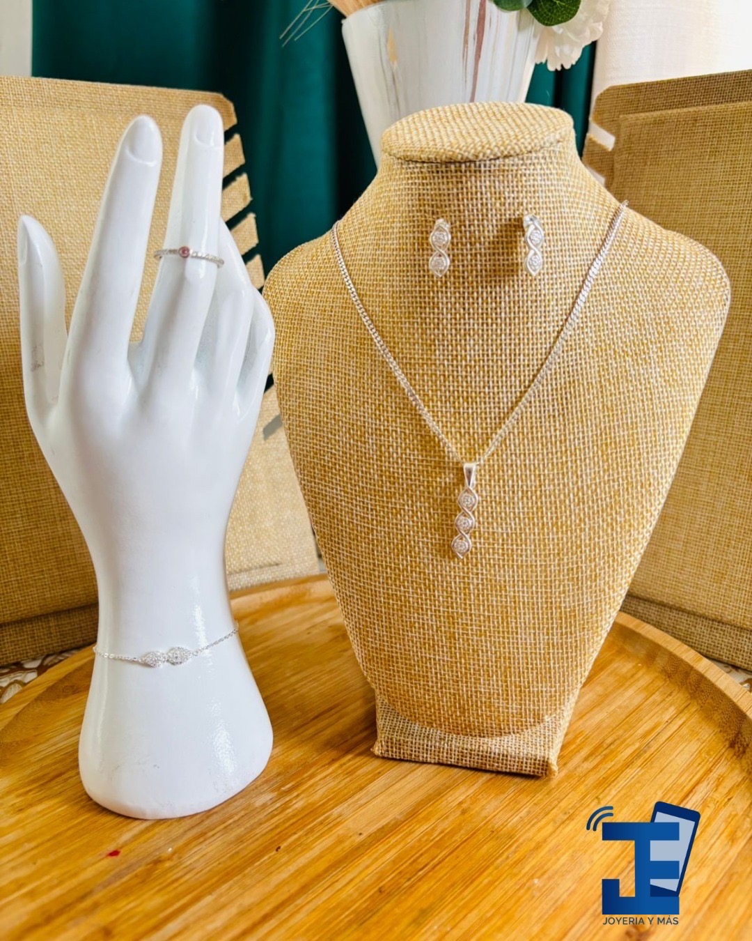 joyas, relojes y accesorios - set de Cadena,aretes y guillo. 7