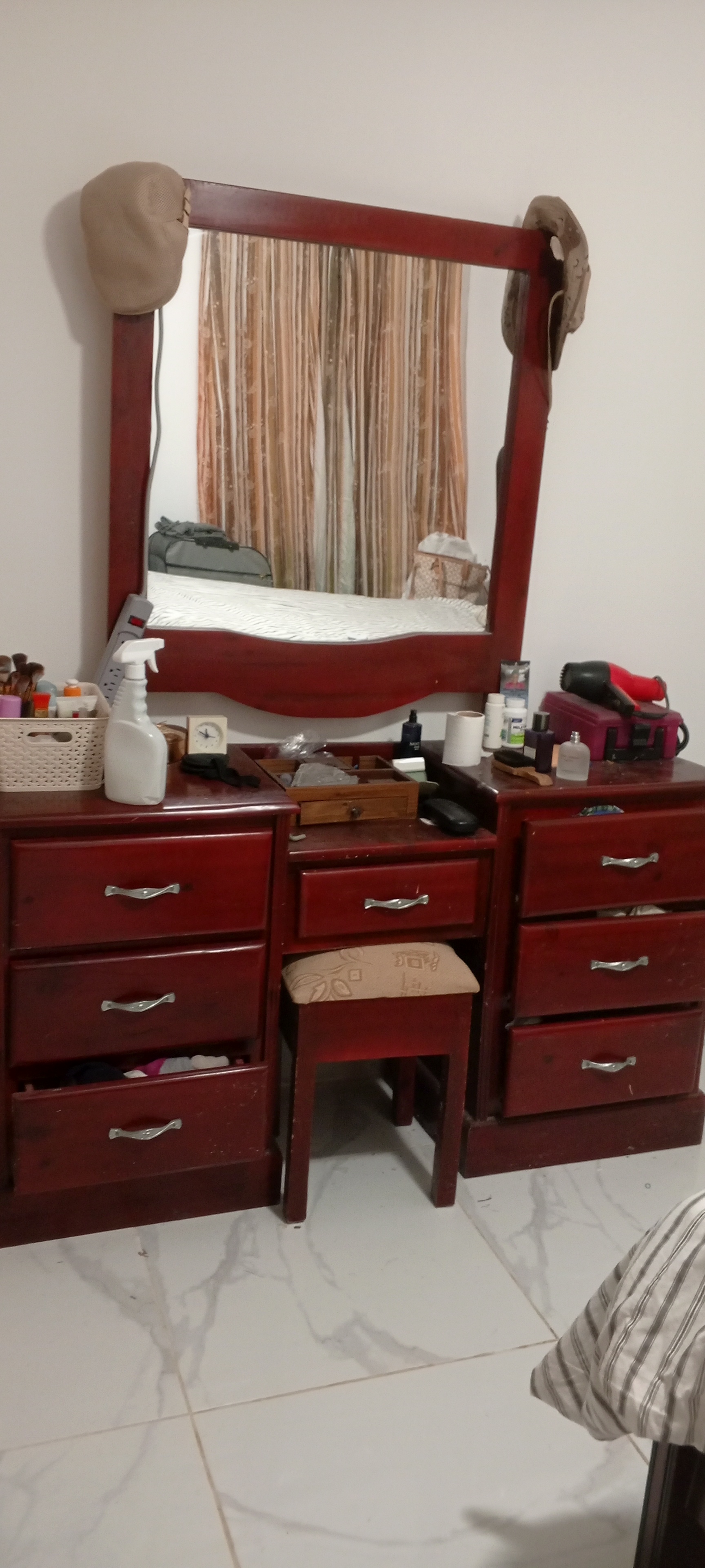 muebles y colchones - vendo juego de cama con gabaneros y un abanico de techo junto o separado 0