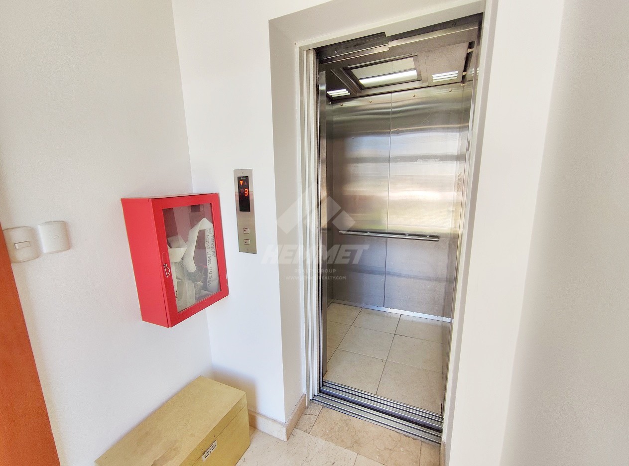 apartamentos - 5TO PISO CON ELEVADOR Y PARQUEOS TECHADOS LA ESMERALDA SANTIAGO  9