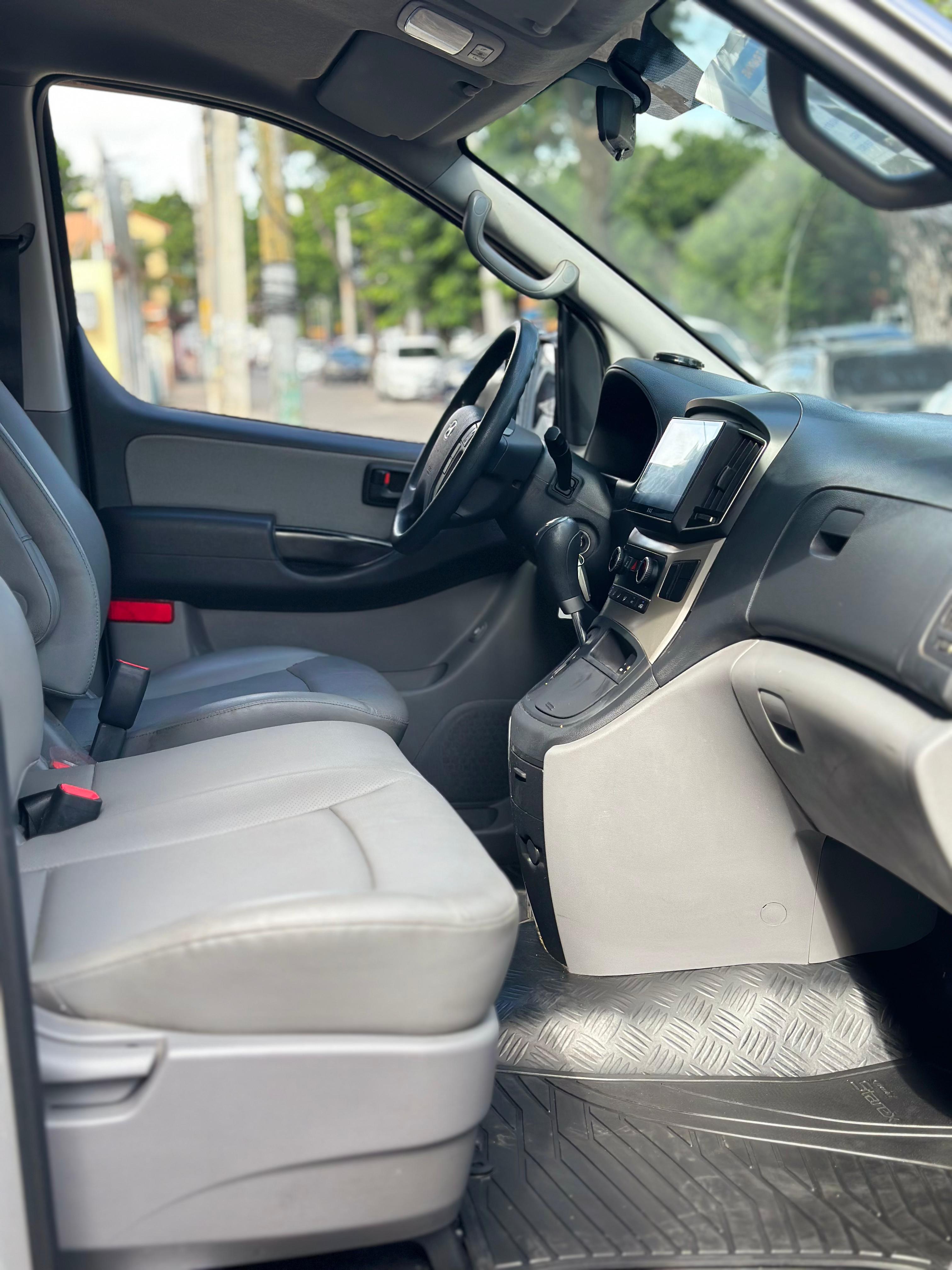 jeepetas y camionetas - 2021 HYUNDAI GRAND STAREX SIN LIMITACION 4