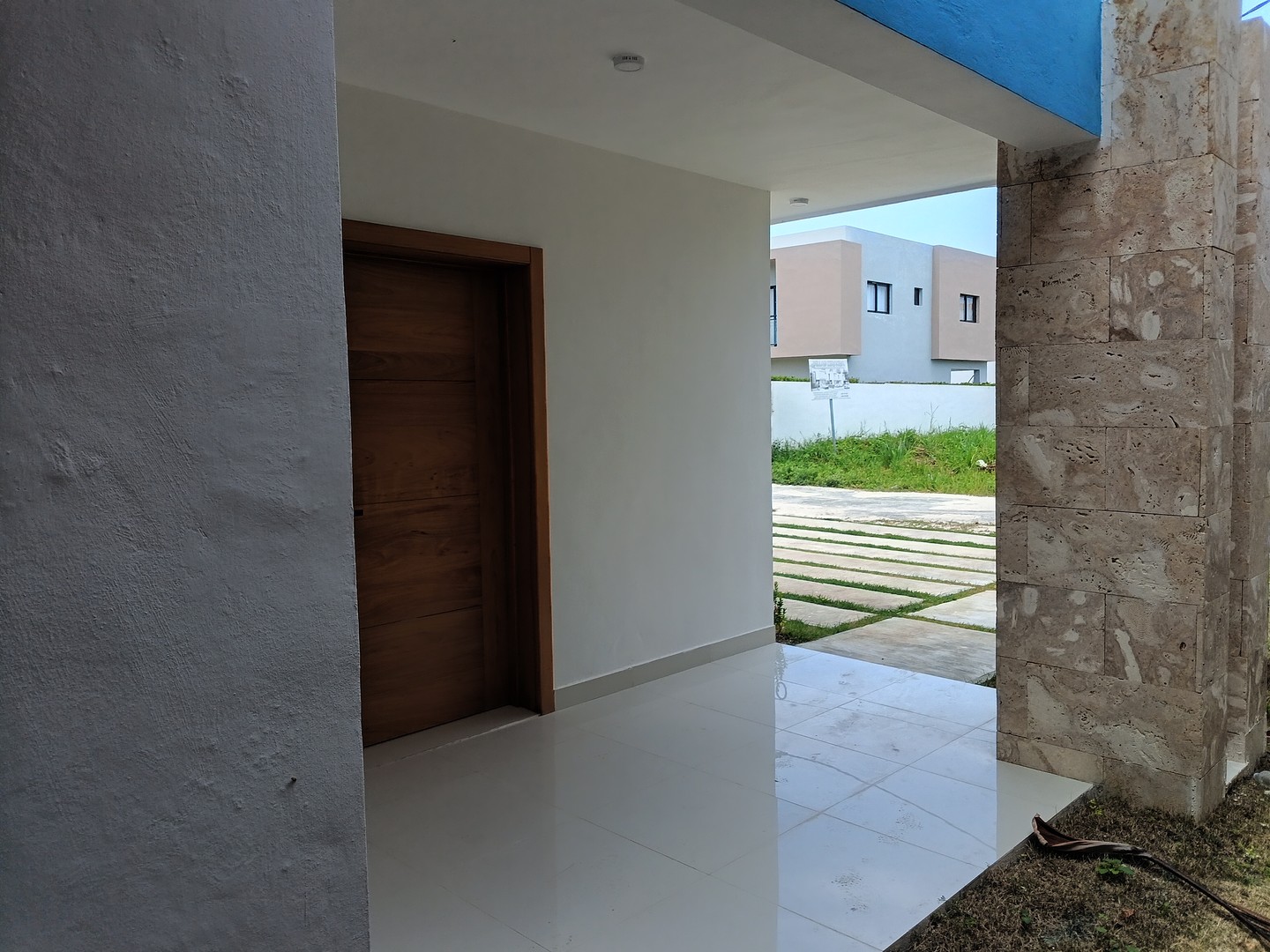 casas - Se vende casa nueva con piscina Residencial Bávaro Punta Cana 3