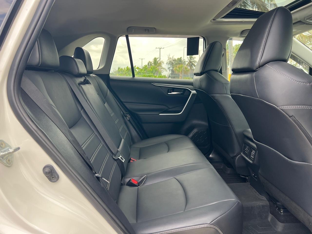 jeepetas y camionetas - TOYOTA RAV4 XLE PREMIUM 2022 RECIÉN IMPORTADA LA MÁS FULL! TODO INCLUIDO NUEVAAA 7
