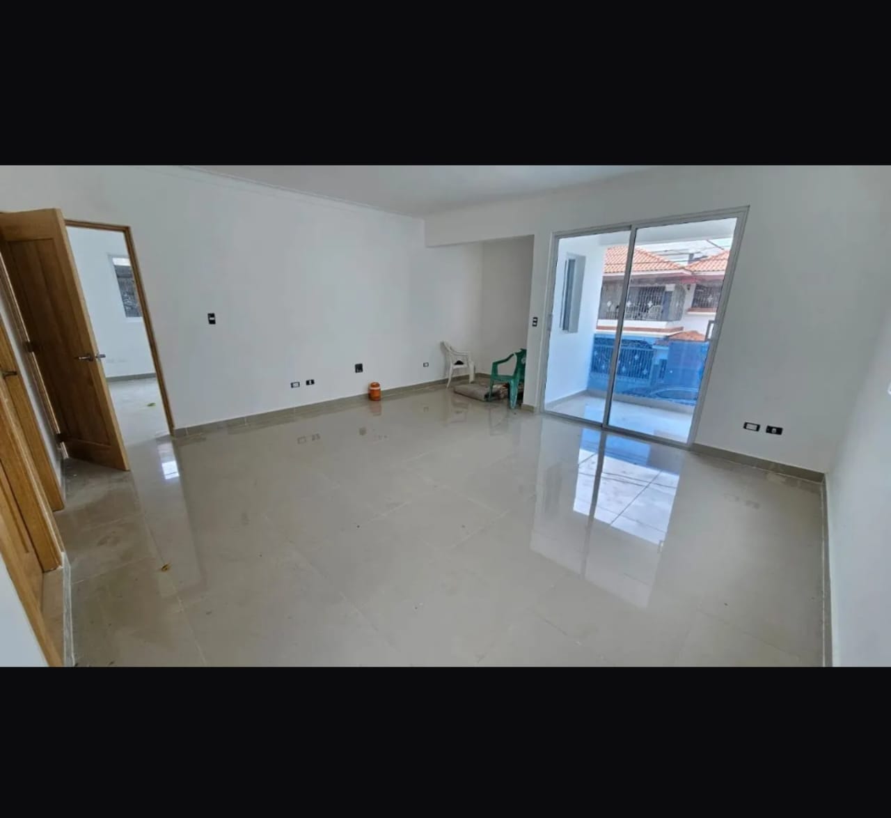casas - av república de Colombia esquina autopista duarte 
casa 2 niveles  5