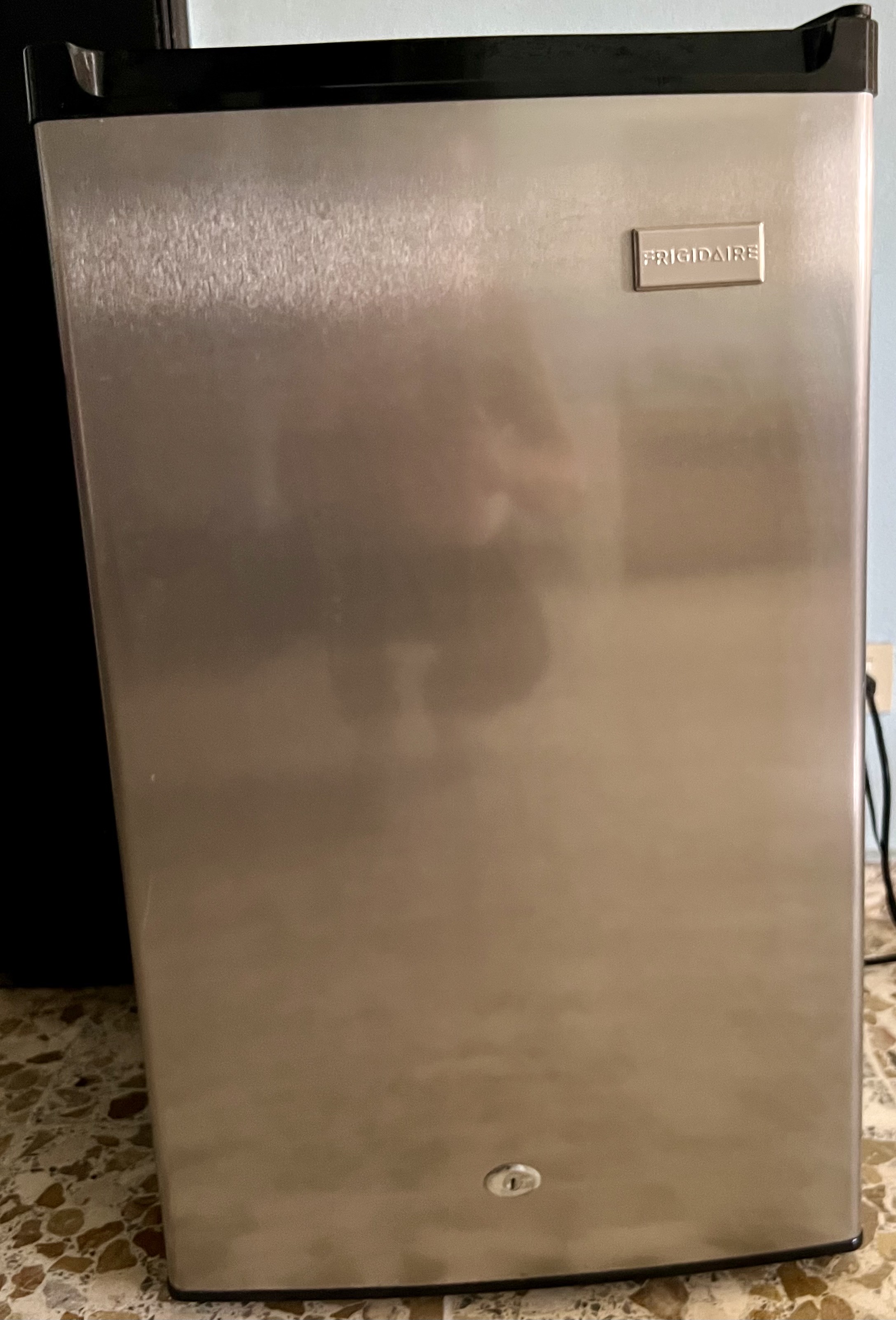 electrodomesticos - Nevera Ejecutiva 3.2 Pies Cúbicos Frigidaire 2