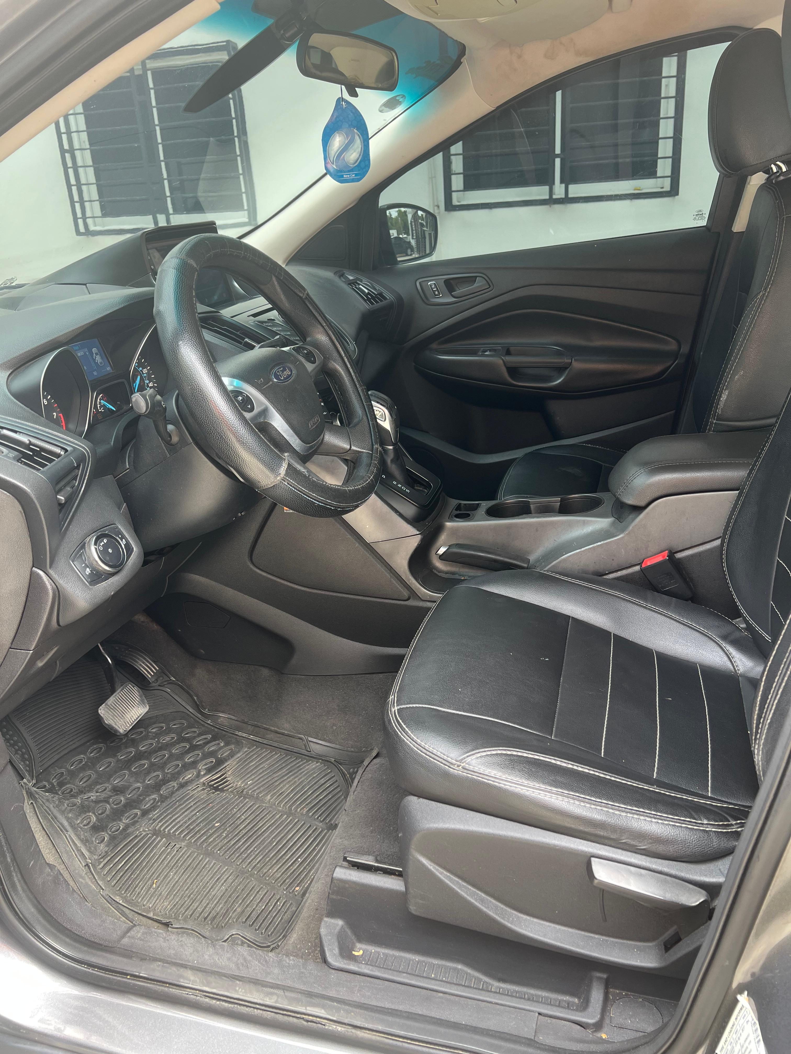 jeepetas y camionetas - Ford Escape a precio de oportunidad para vendedor. 6