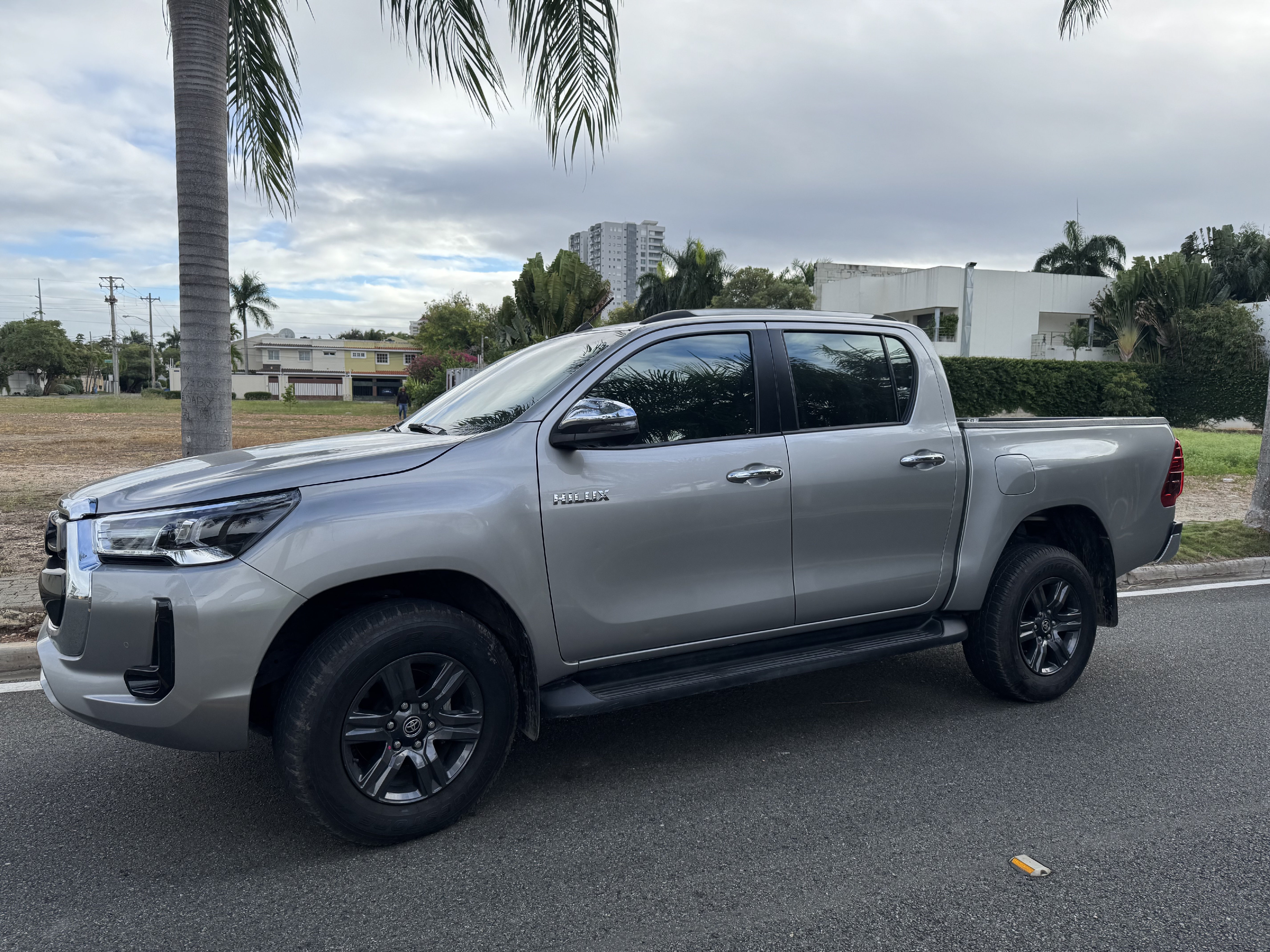 jeepetas y camionetas - 2023 Toyota Hilux Limited  1