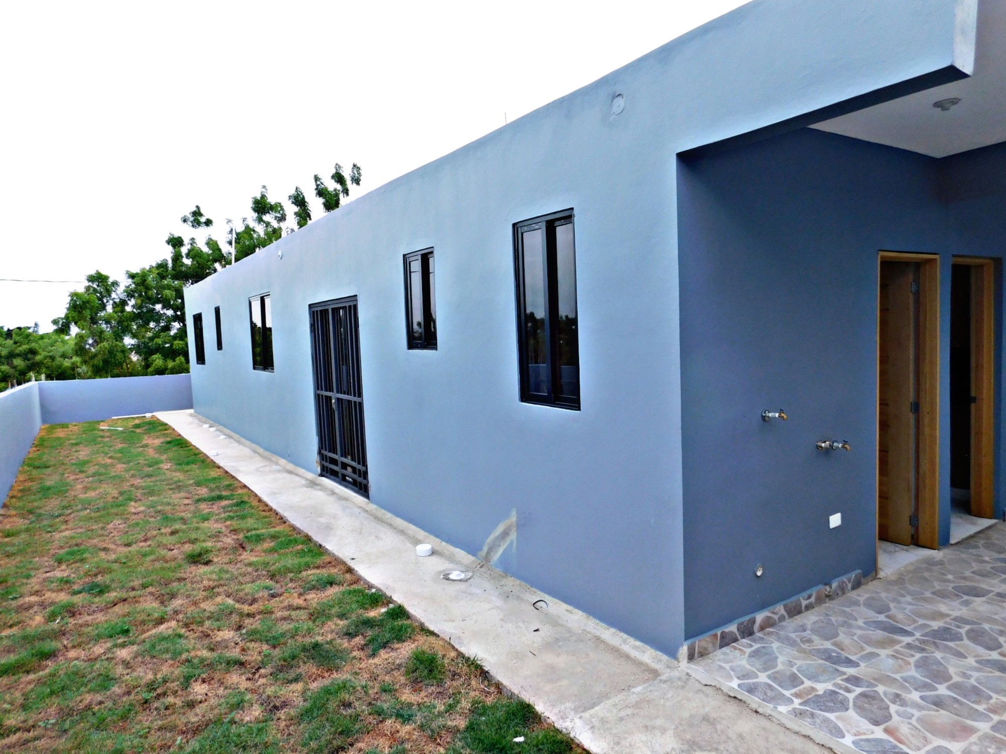 casas - A 3 minutos de las COLINAS VENDO CASA NUEVA,  MUCHO PATIO Y CUARTO DE SERVICIO  2