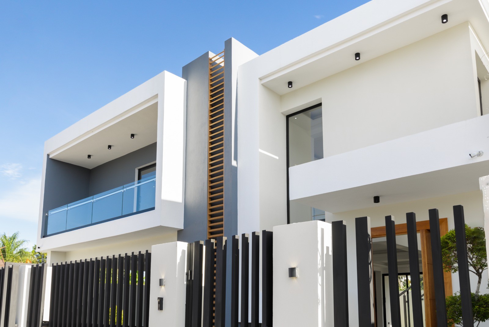 casas - Moderna Vivienda en Residencial Cerrado, Ave. 27 de Febrero 3