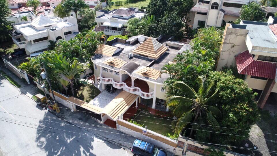casas - vendo hermosa mansión en arroyo hondo  0