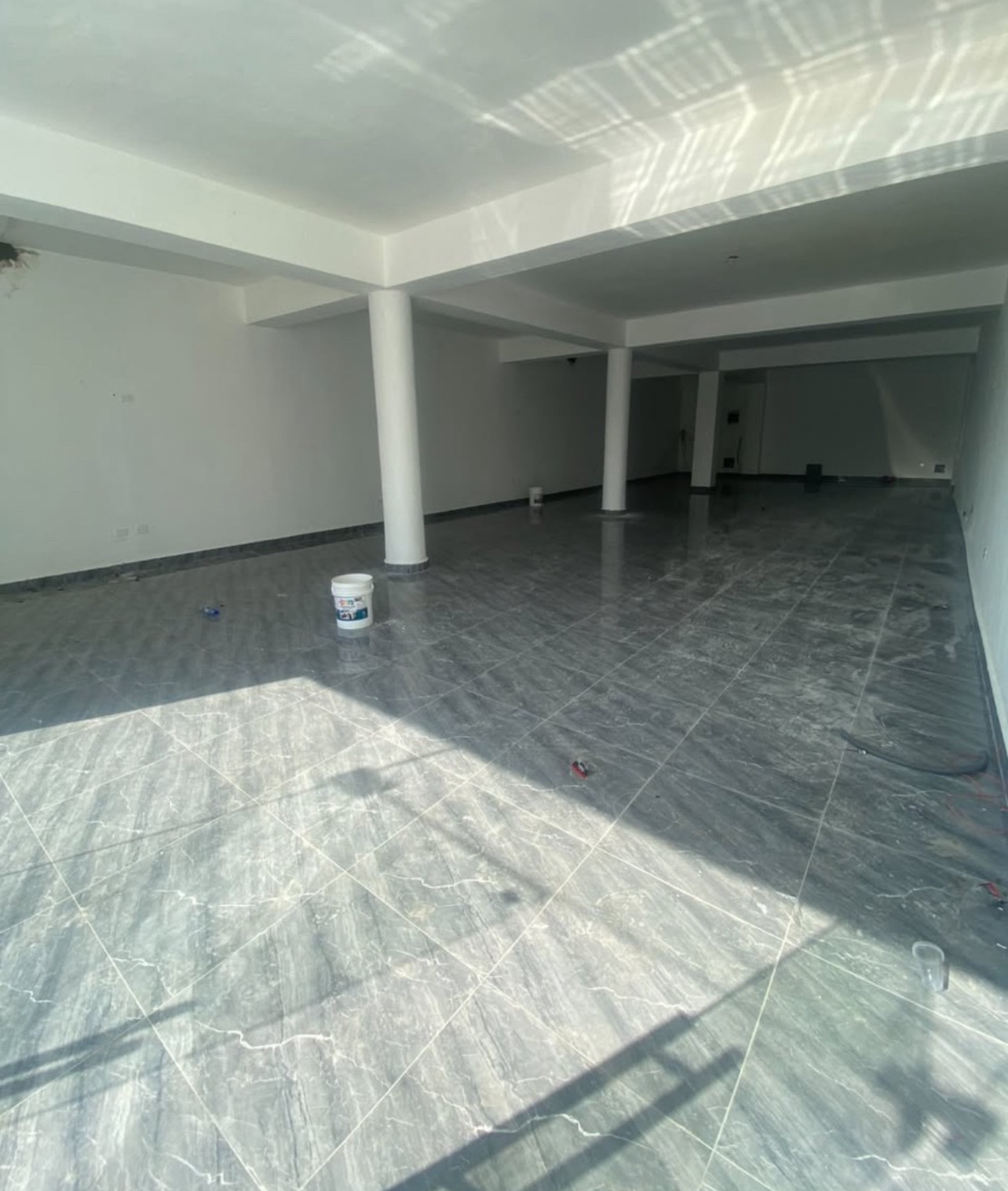 oficinas y locales comerciales - LOCALES EN LA SAN VICENTE JUSTO AL LADO DE MEGACENTRO Y FENTE A BRAVO 3