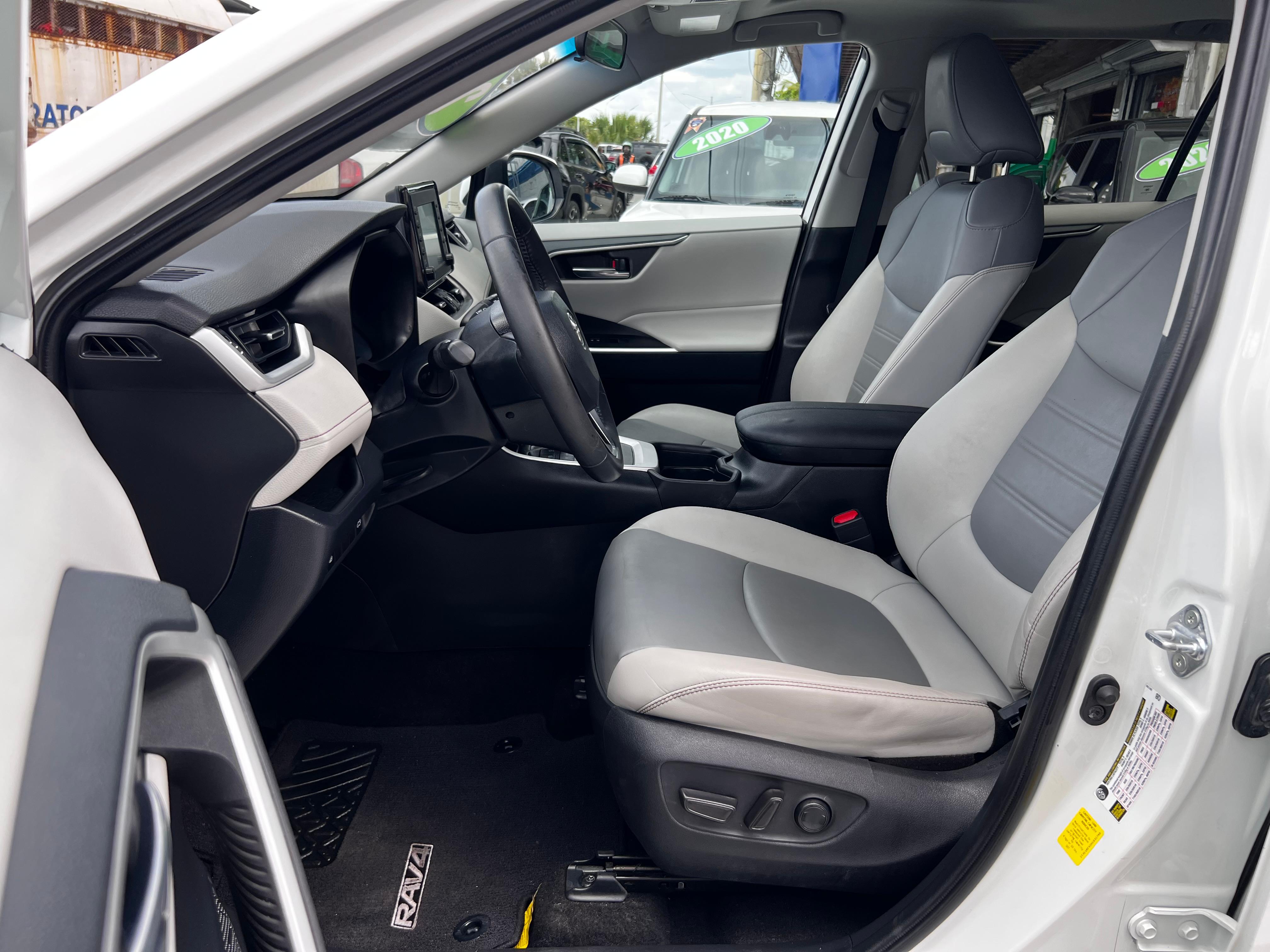 jeepetas y camionetas - Toyota RAV4 XLE Premium 2019 4