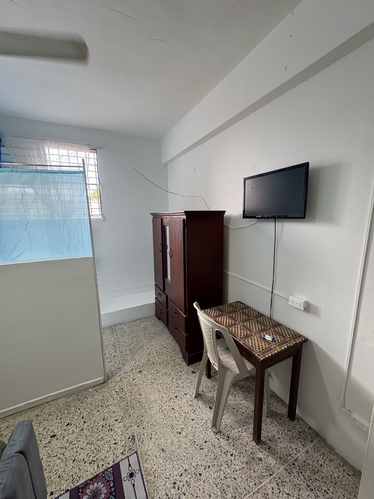 habitaciones y viviendas compartidas - alquilo habitación amueblada sin depósitos en el centro histórico santiago 1
