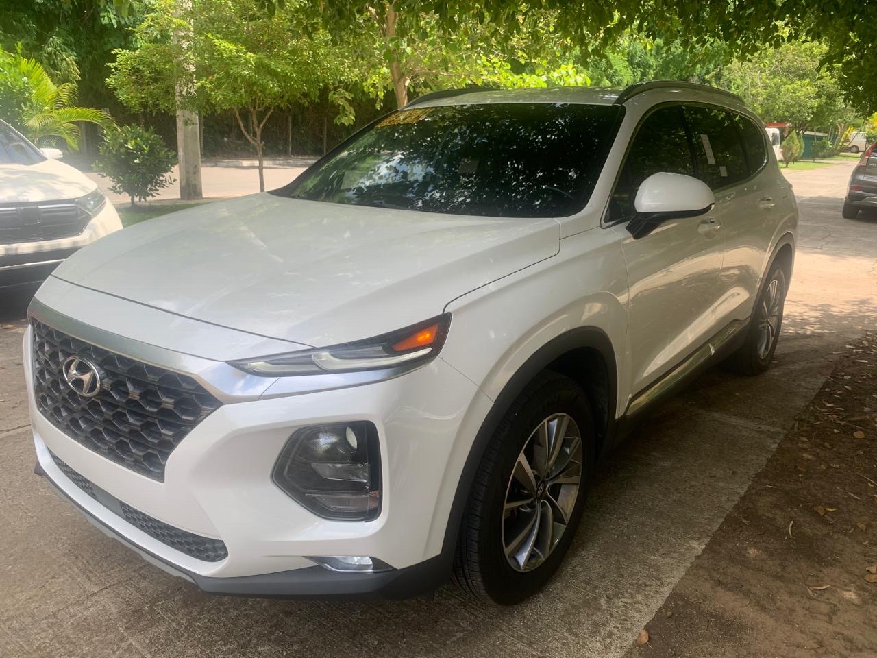 jeepetas y camionetas - 2019 Hyundai Santa Fe SEL Plus, clean carfax 0