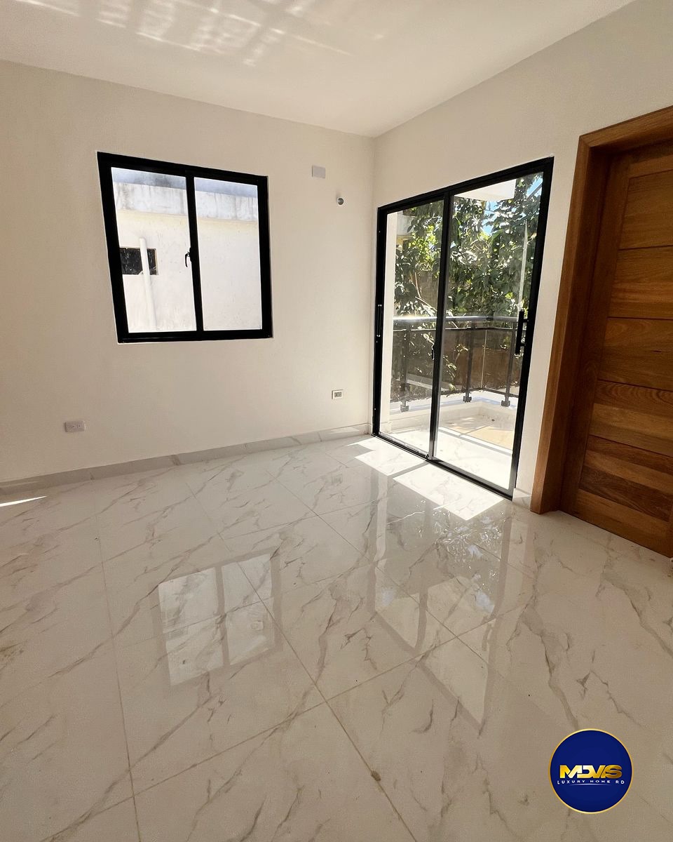 casas - Se vende Casa en la autopista de san isidro 5
