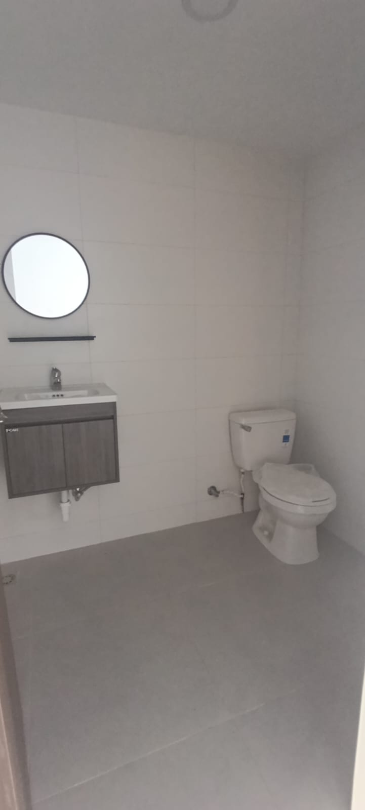 oficinas y locales comerciales - Local en primer nivel en La Julia 103m2 con Terraz 9