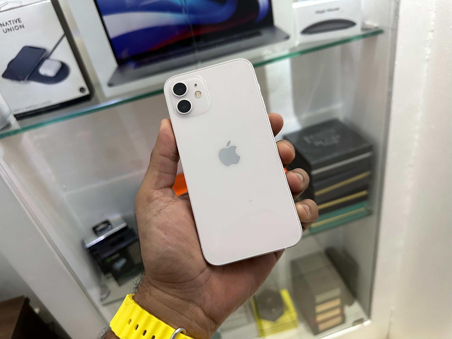 celulares y tabletas - Vendo iPhone 12 64GB Blanco impecable, Desbloqueado, Clean imei RD$ 25,800 NEG