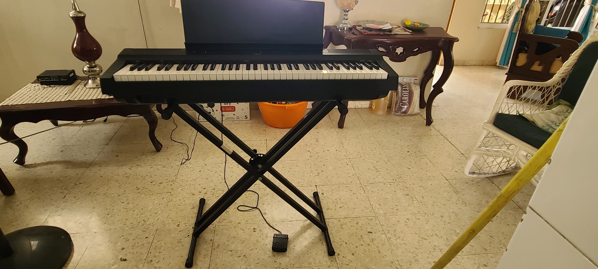 instrumentos musicales - Piano digital Yamaha P-121, 73 teclas, con accesorios incluidos - 40,000 $DOP 2