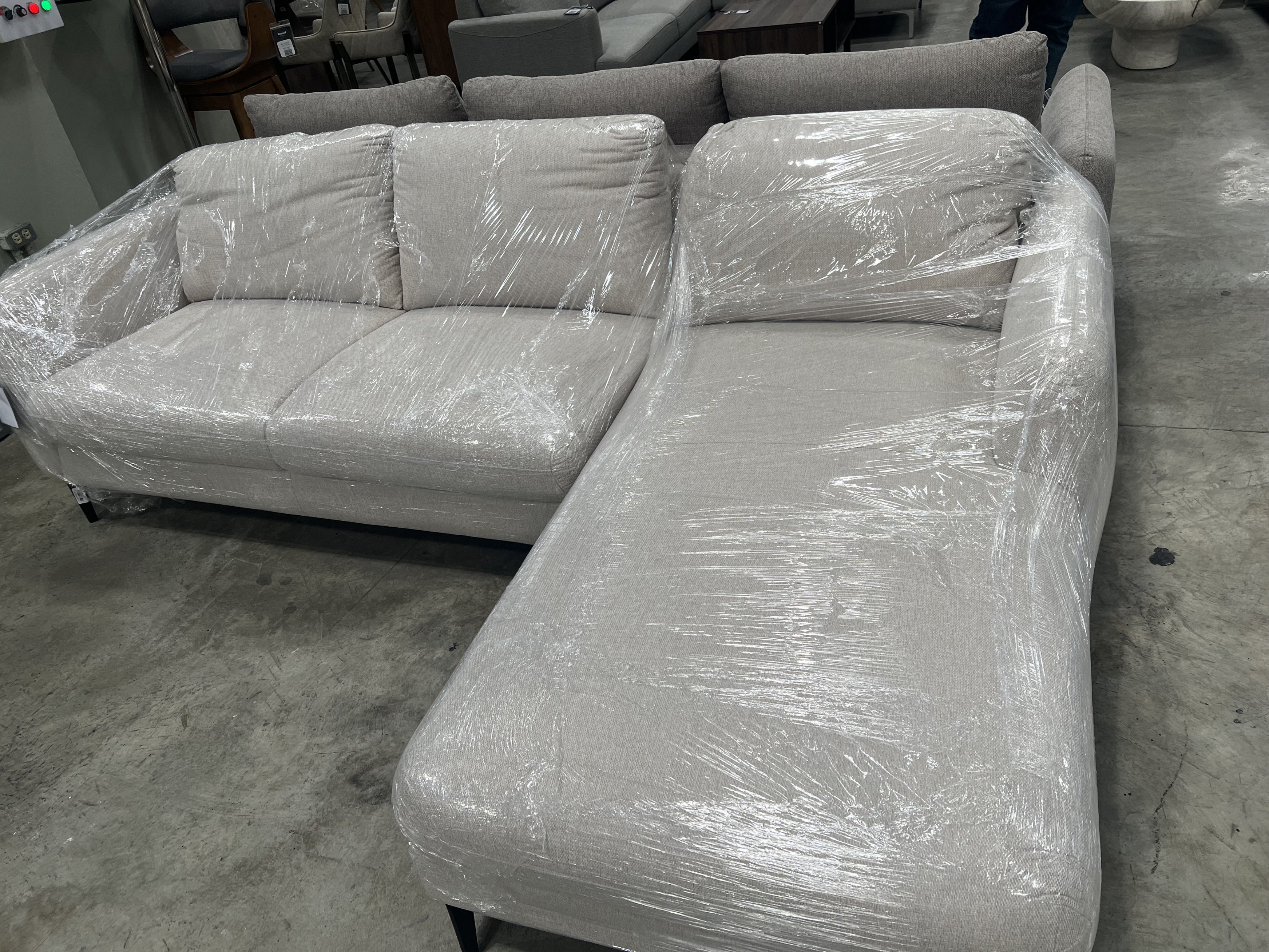 muebles y colchones - Sofá Seccional Moderno en L – Beige Claro